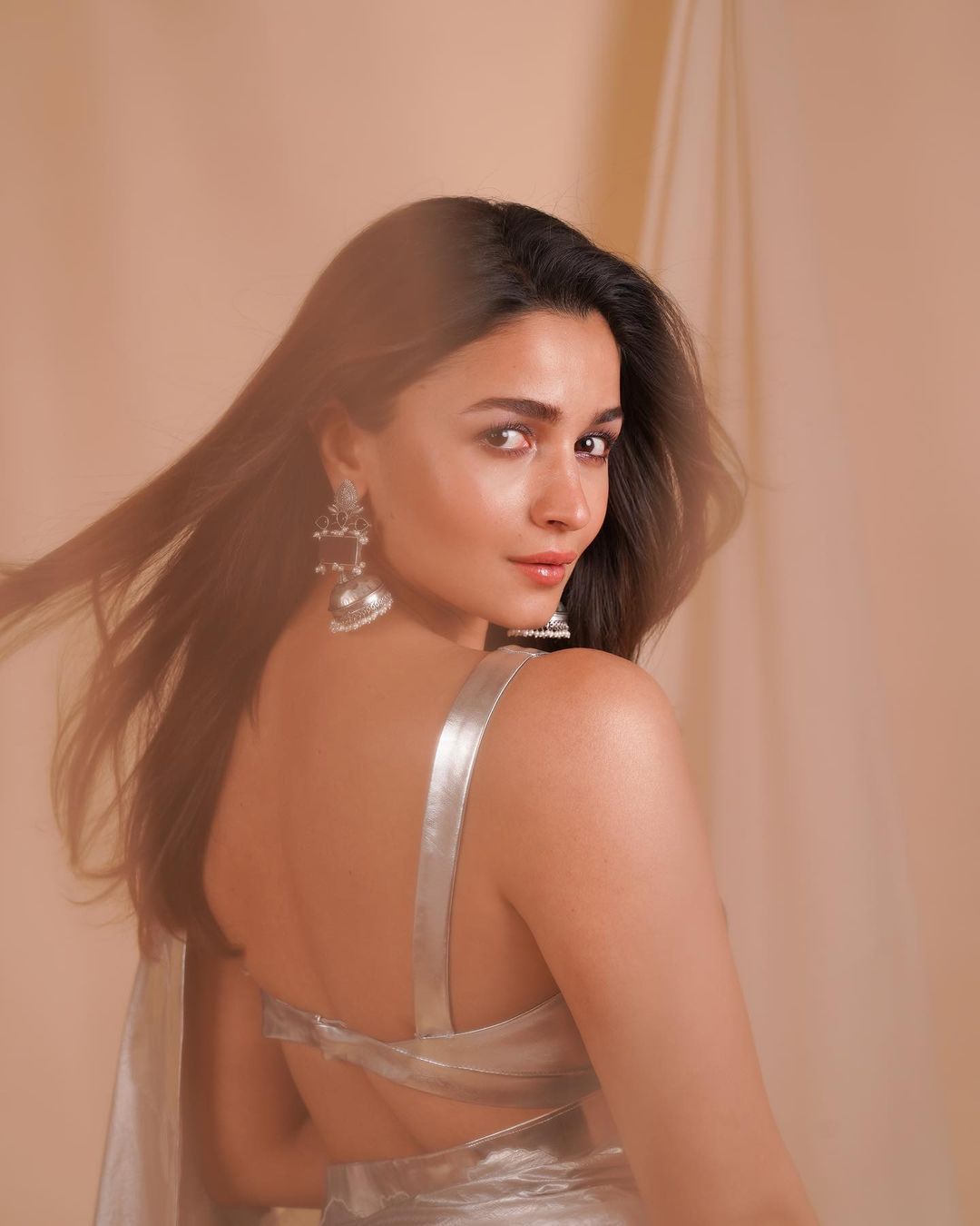 1080x1350 Alia Bhatt Saree Wallpaper