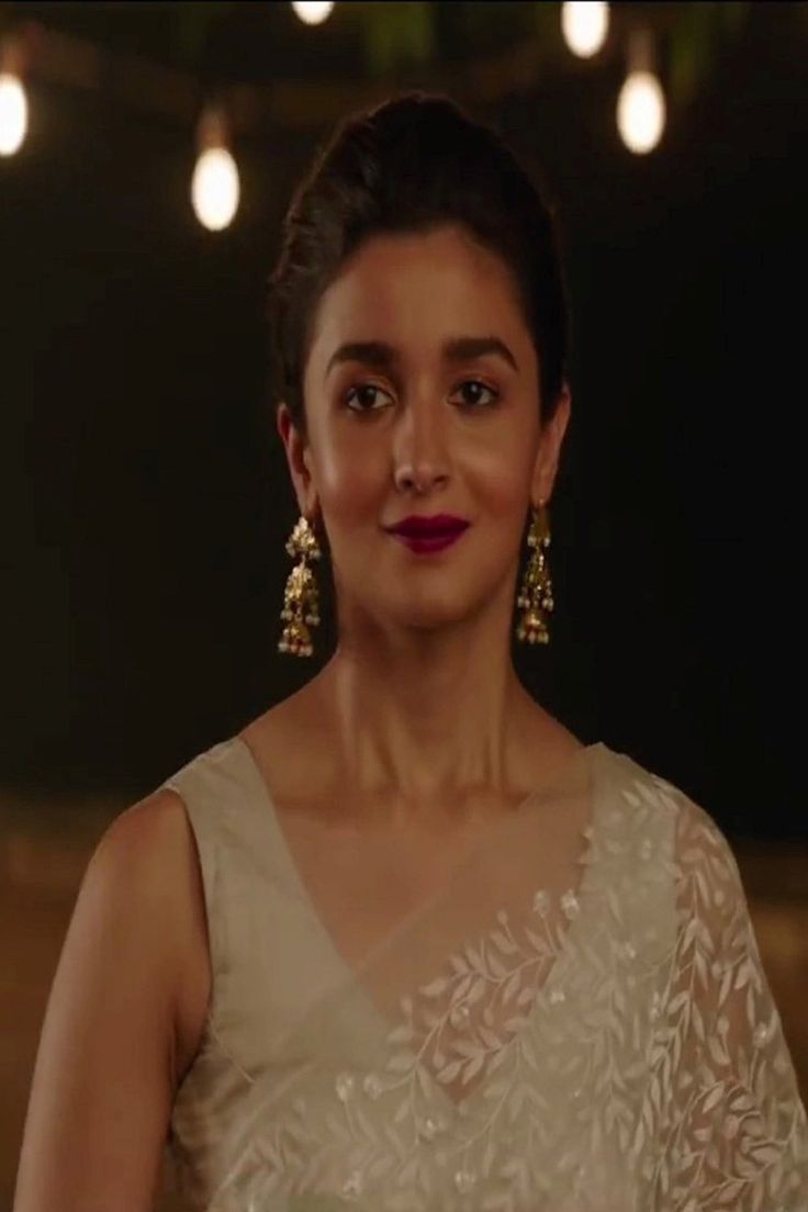 736x1104 Alia Bhatt in saree of latest Raazi movie mobile wallpaper Alia Bhatt in saree of latest