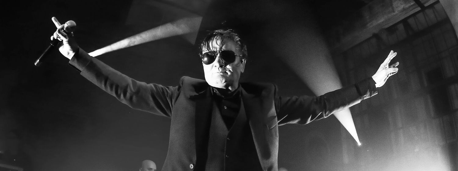 1500x562 EBM Ikone Douglas McCarthy (Nitzer Ebb) Gestorbens80s