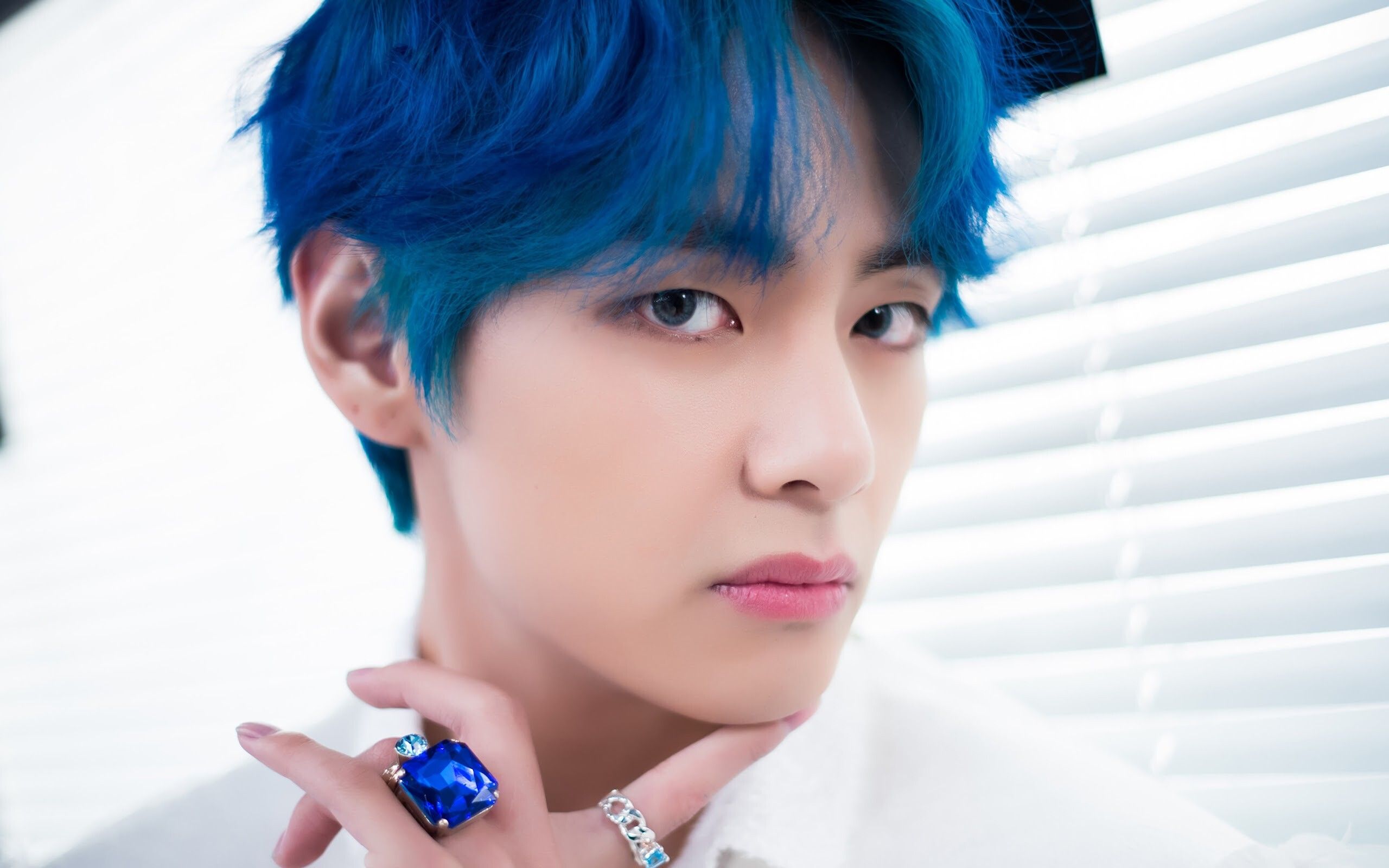 2560x1600 V (BTS) Wallpaper