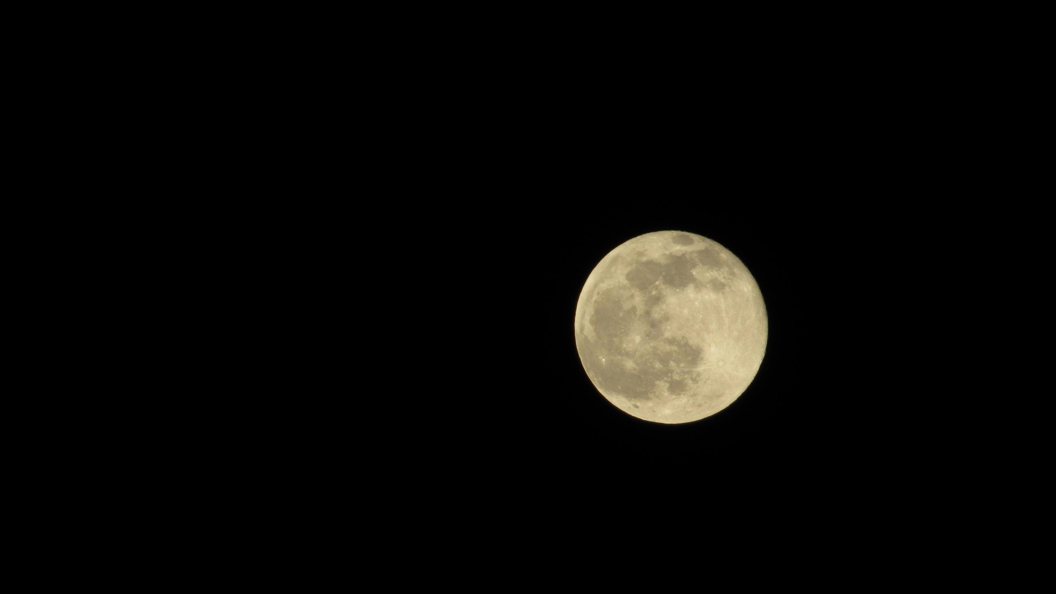 3484x1960 Full moon in the night sky. Black lunar background. Wallpaper with the moon