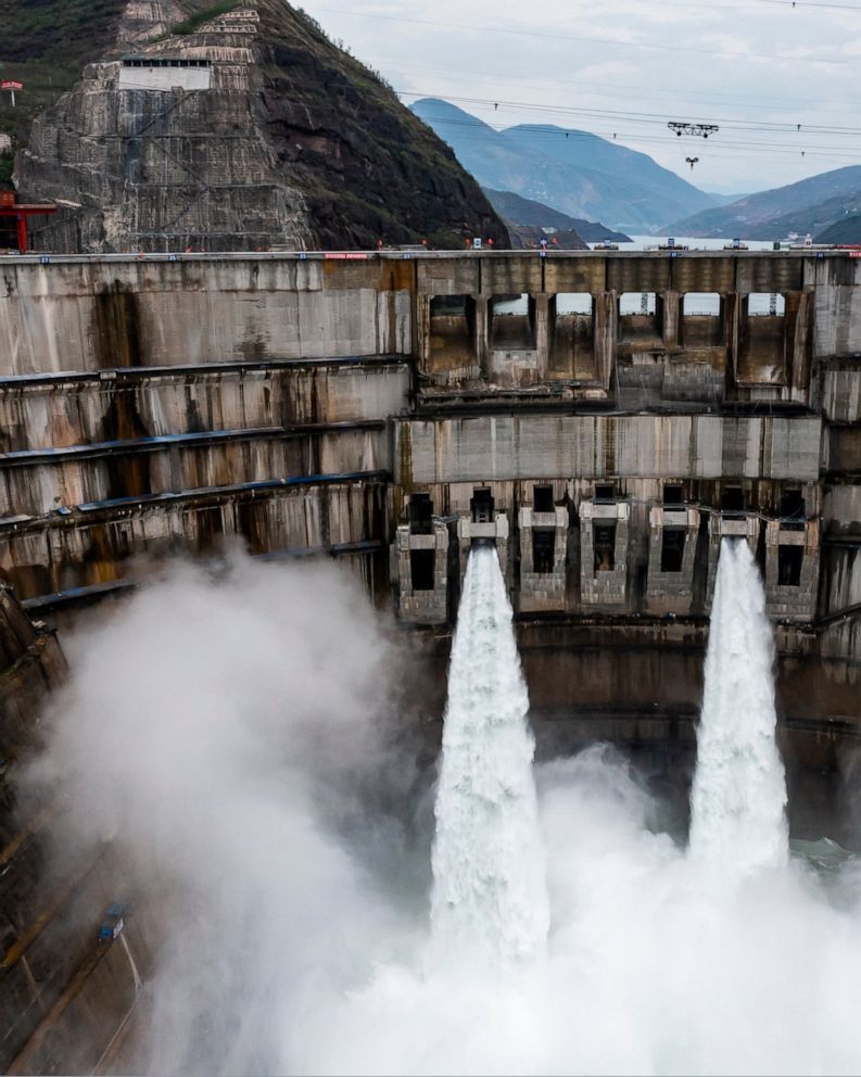 793x992 Hydropower Wallpaper