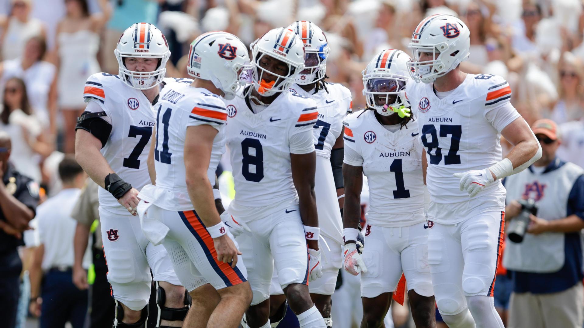 1920x1080 Cam Coleman makes an impressive grab to tie the score for Auburn