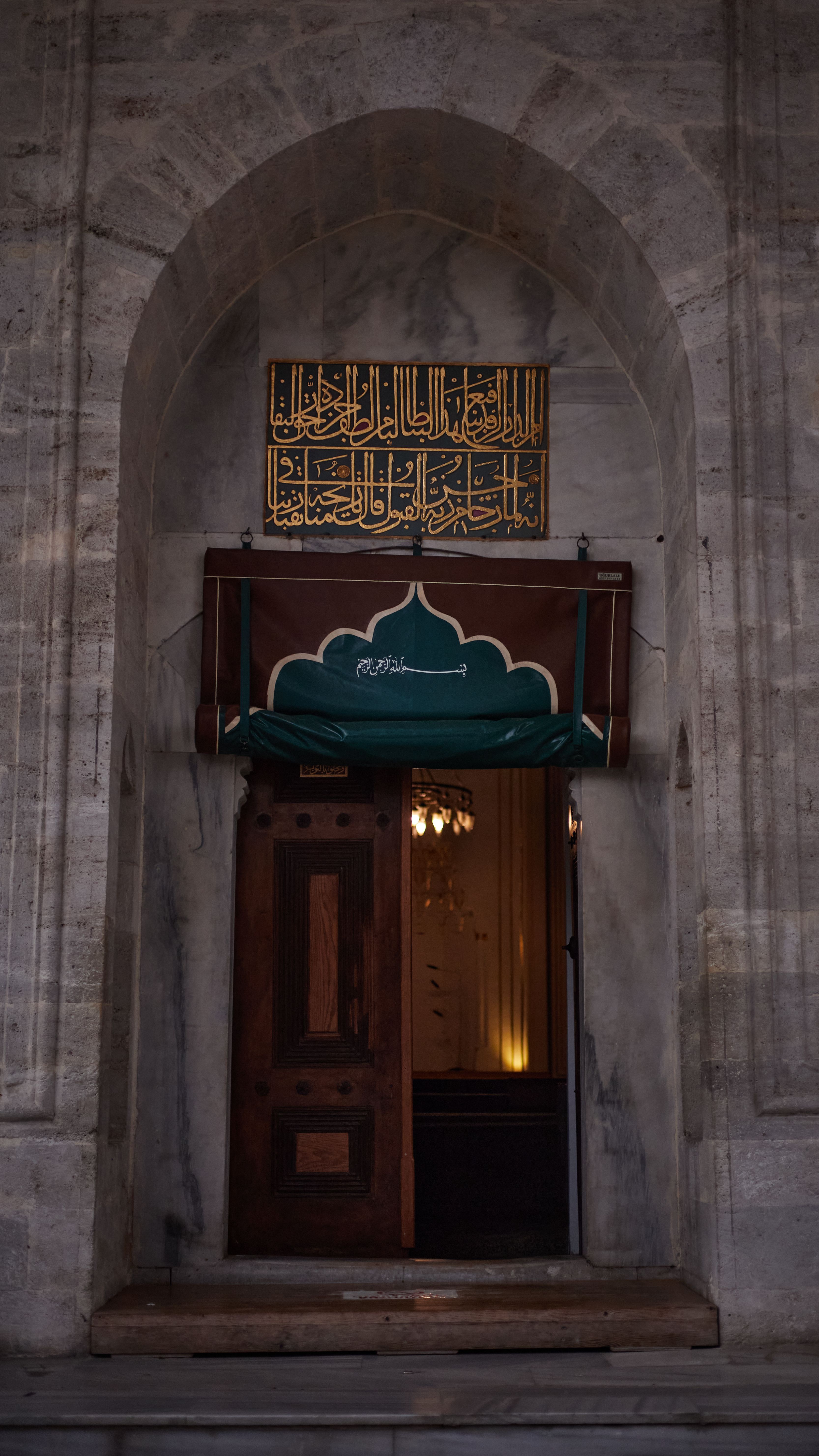 3332x5924 Historic Wooden Door with Islamic Calligraphy in İstanbul · Free
