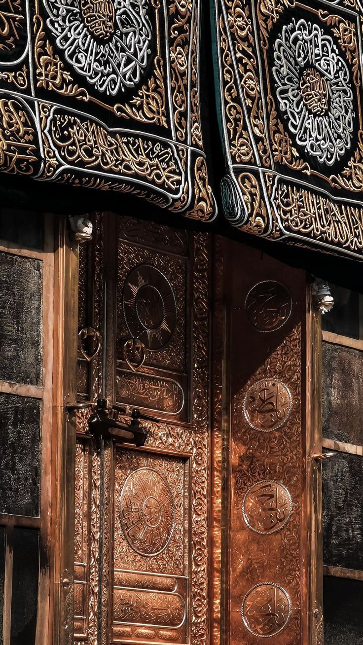 736x1308 Islamic architecture black and gold. Kabah close up, Kaaba door wallpaper, Ka'bah