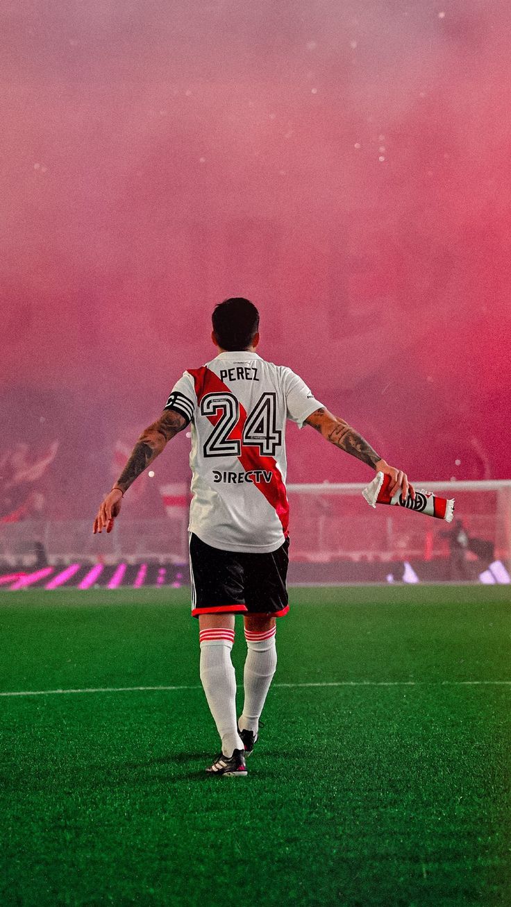 736x1307 Enzo Pérez