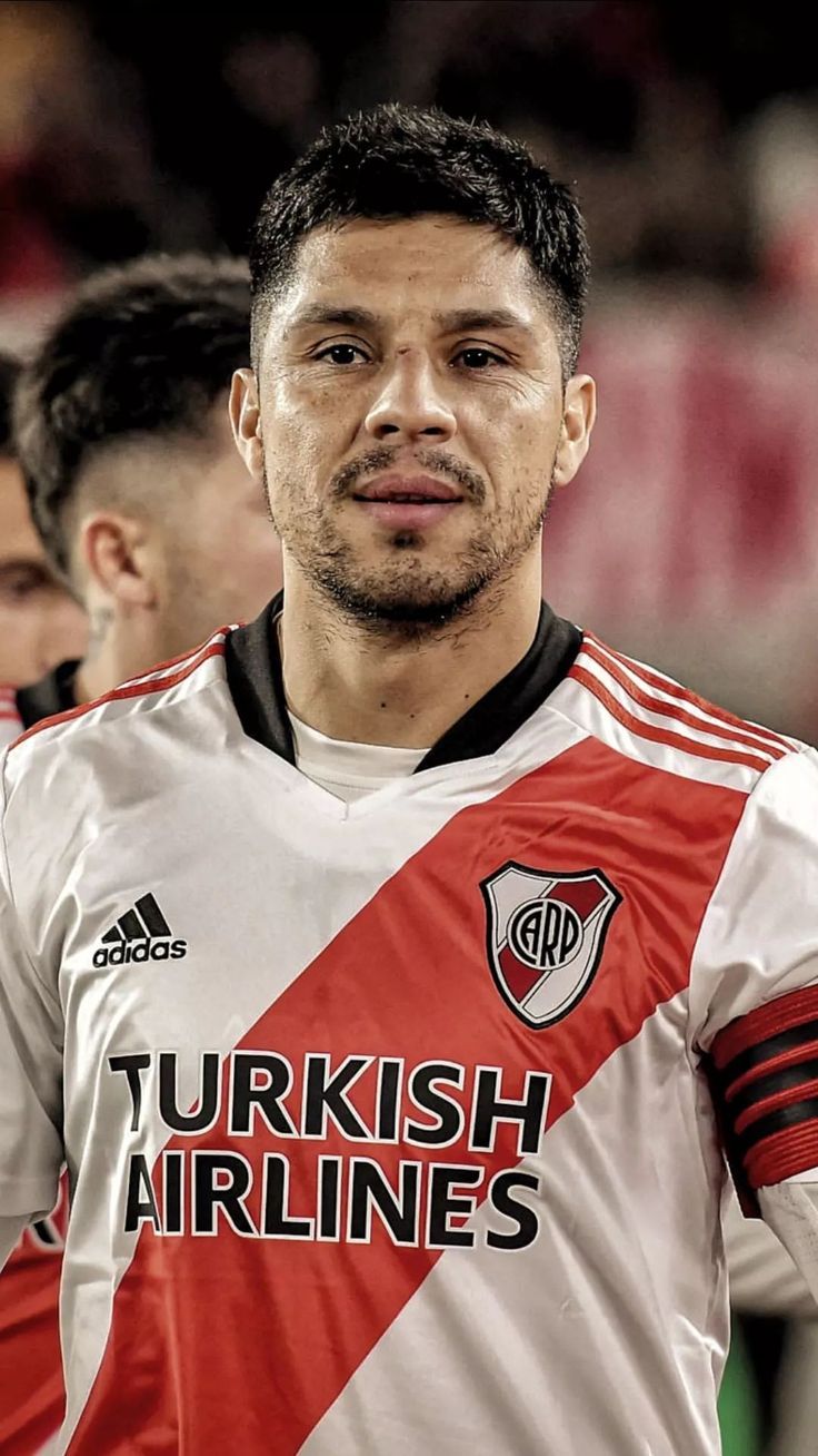 736x1308 Enzo pérez