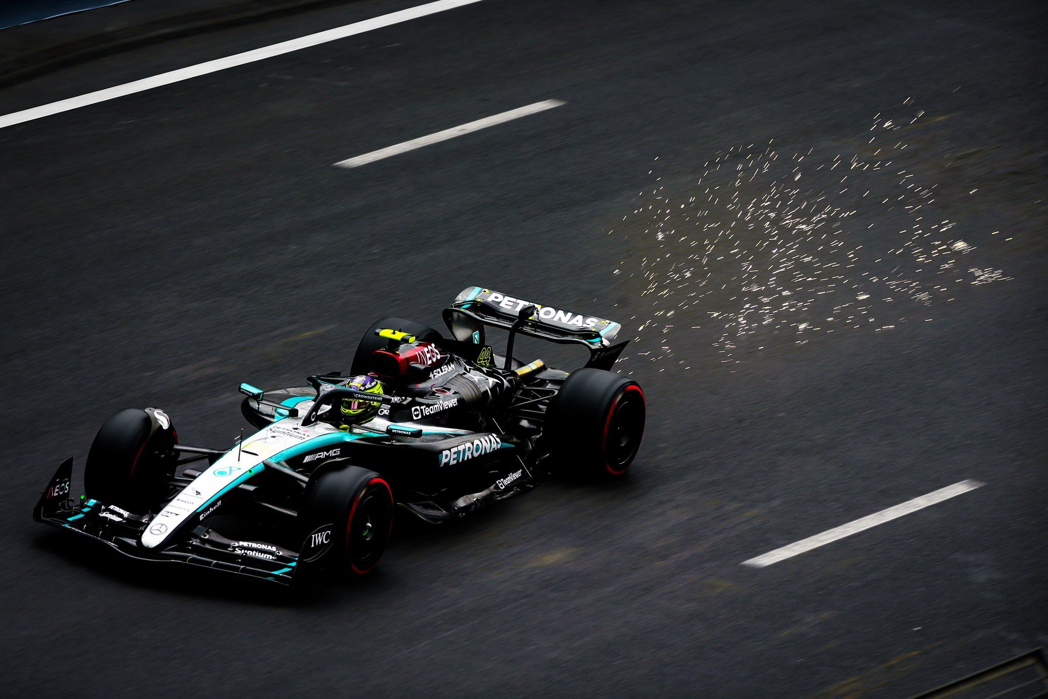 2048x1366 Hamilton: Return to older Mercedes W15 floor is “a good test”