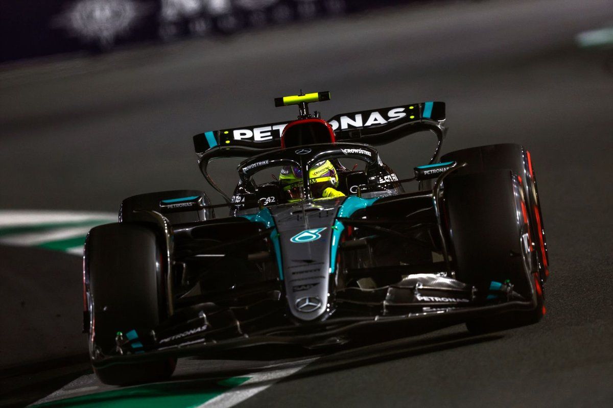1200x799 Hamilton: Bouncing still spoiling potential of Mercedes W15 F1 car