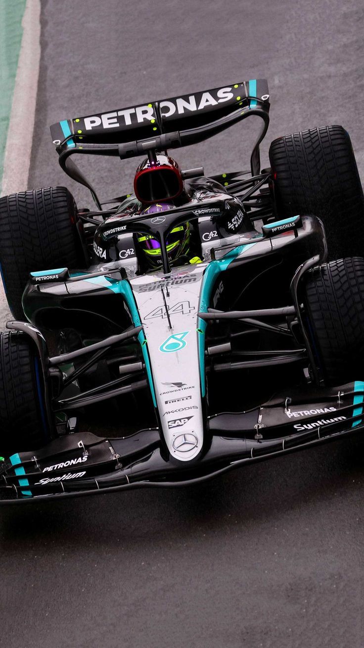 736x1308 Corrida de carro de fórmula. Mercedes f1 black livery, W14 mercedes f Mercedes w11 wallpaper