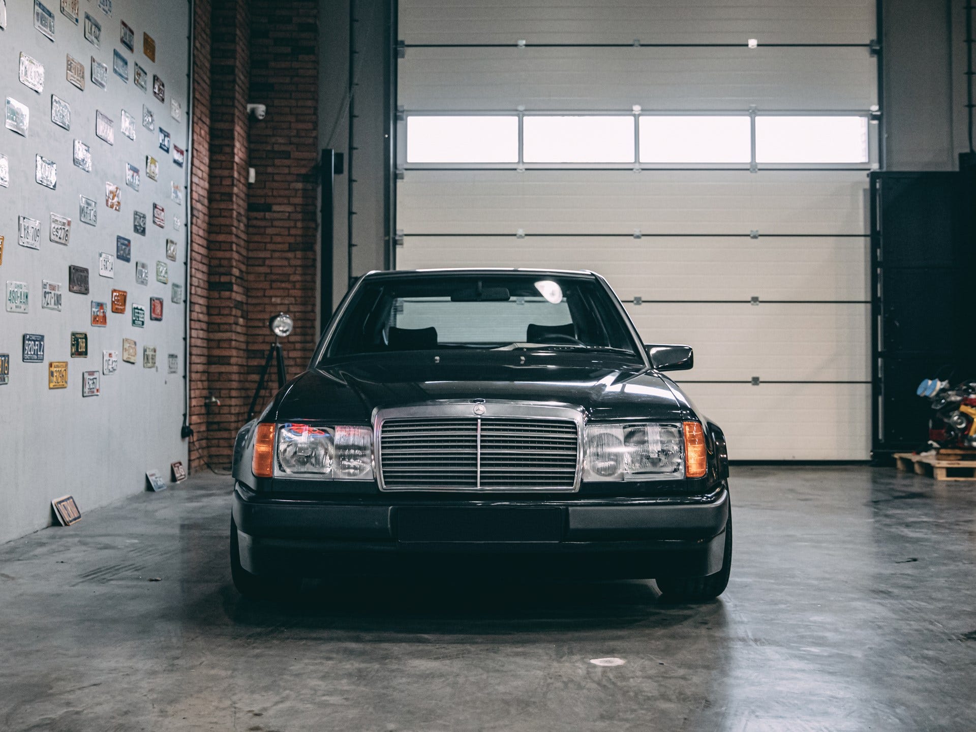 1920x1440 This Mercedes 300E Has The 300 HP Straight Six From A BMW M635CSi
