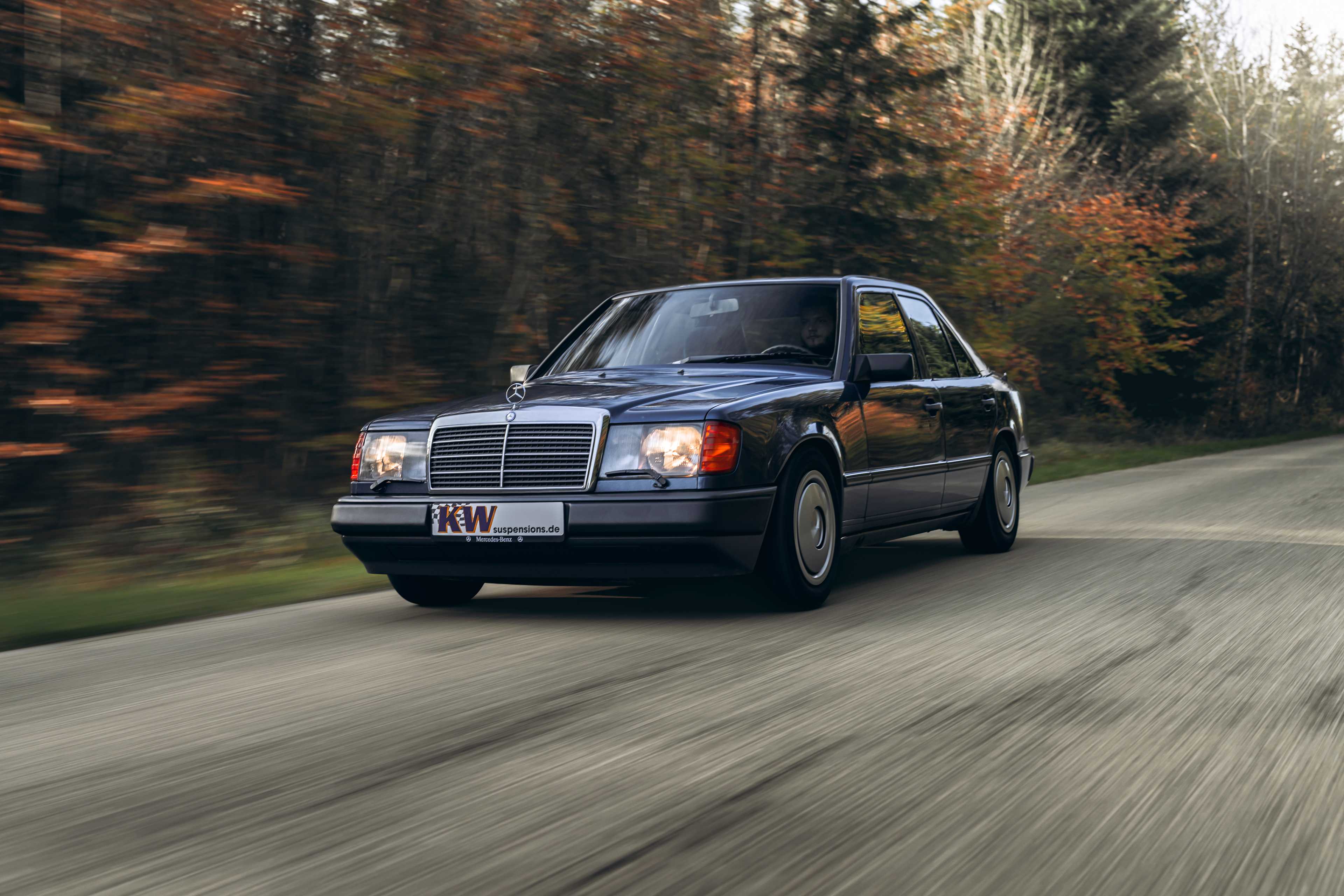 3840x2560 Mercedes W124 suspension for a modern driving experience
