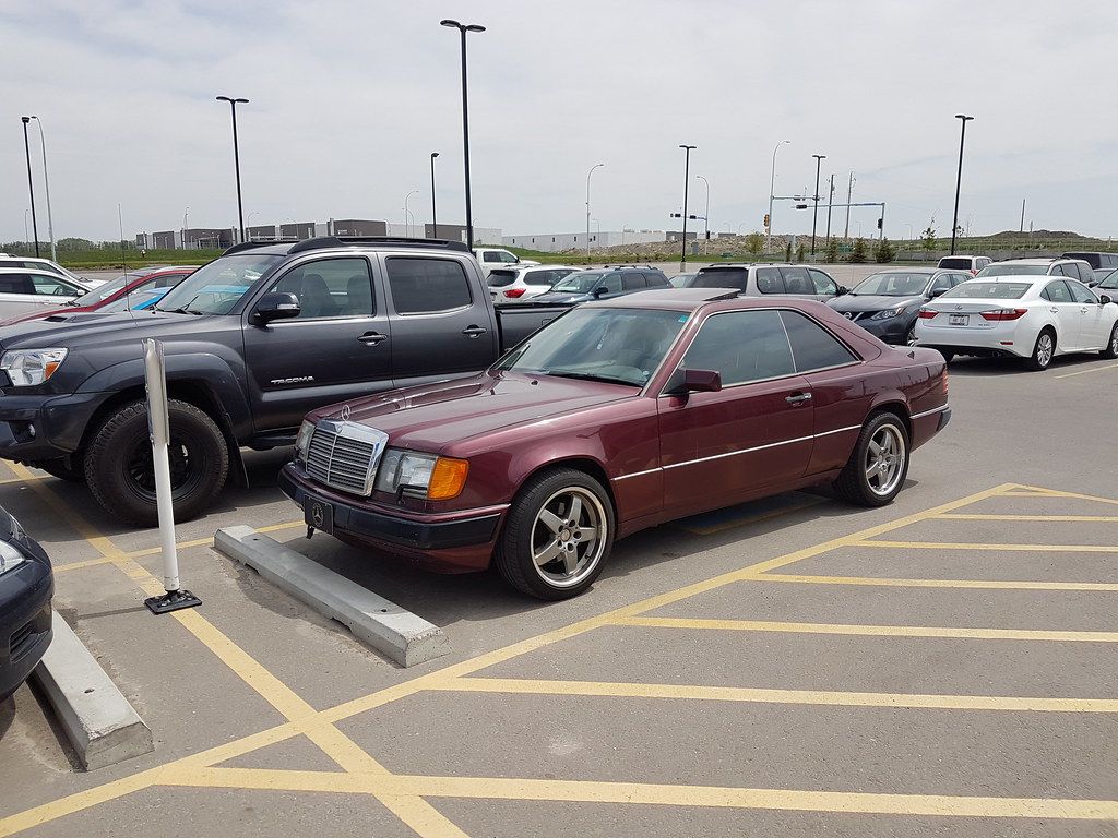 1024x768 Mercedes Benz W124 Coupe