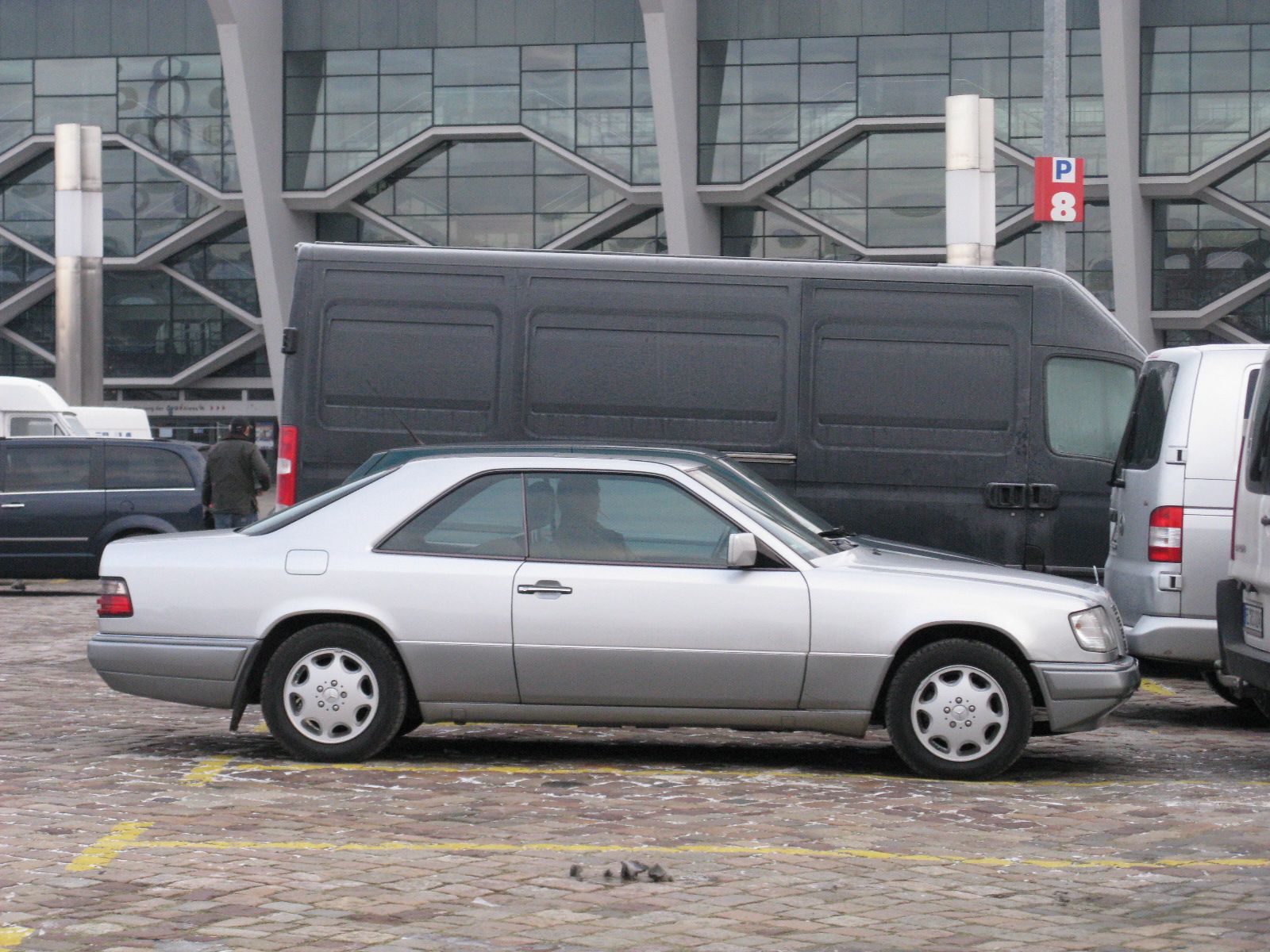 1600x1200 Mercedes Benz E220 Coupé