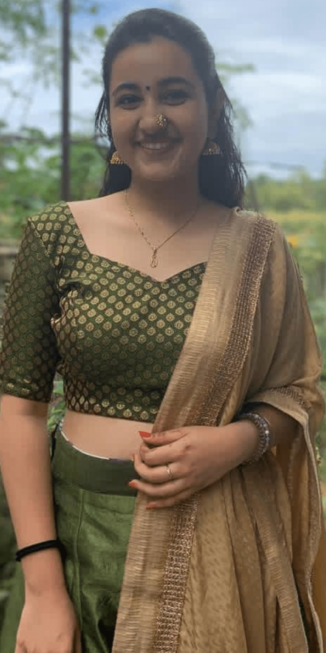 1080x2160 Revathi Pillai Wallpaper