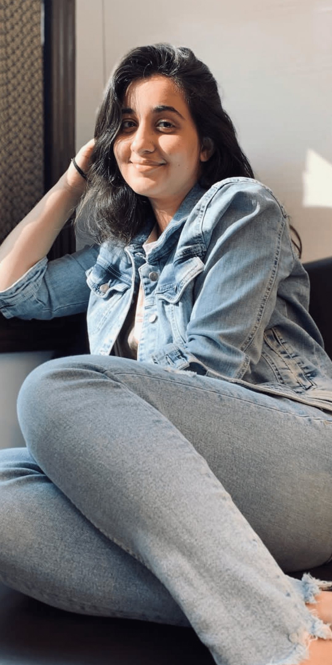 1080x2160 Revathi Pillai Wallpaper