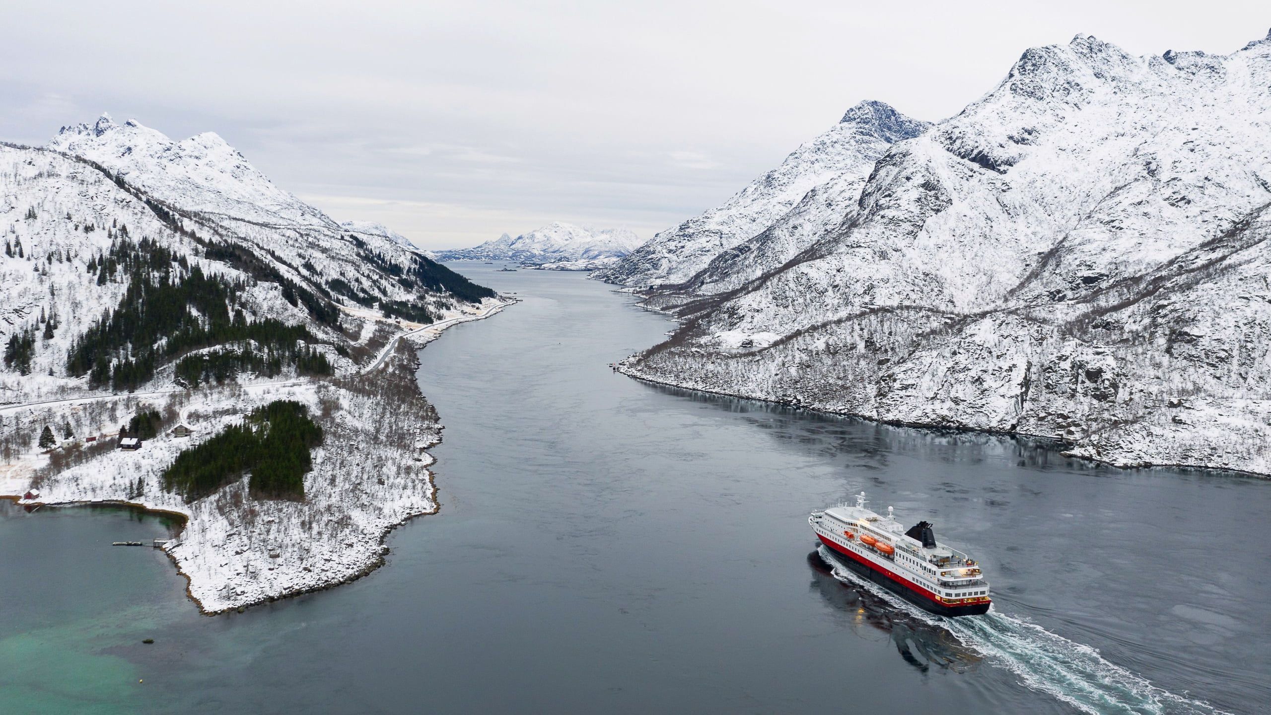 2560x1440 The Ultimate Guide to Hurtigruten Cruises in Norway in Norway