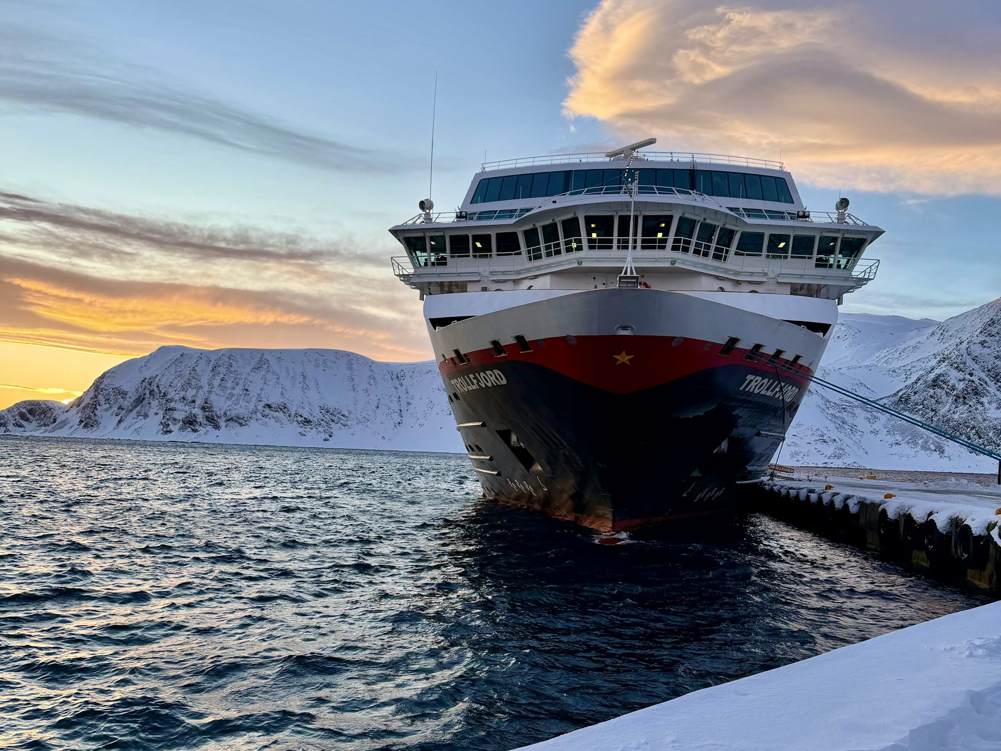 2048x1536 A Northern Lights Cruise on Hurtigruten