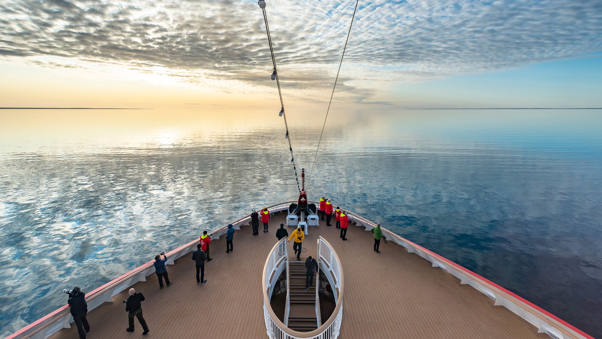 2560x1440 Hurtigruten MS Roald Amundsen