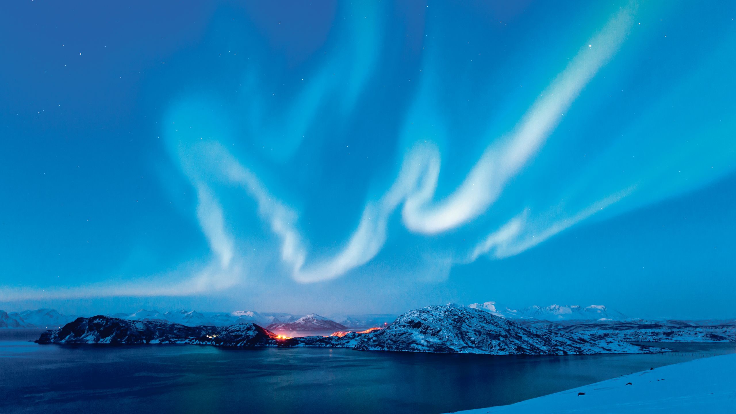 2560x1440 If You're Going to Chase the Northern Lights, Try Cruising with a Professional 'Aurora Chaser'. Condé Nast Traveler