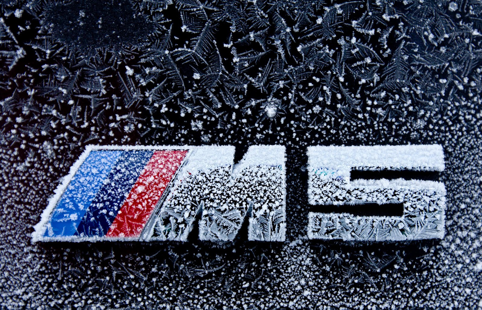 1600x1030 BMW M gets playful