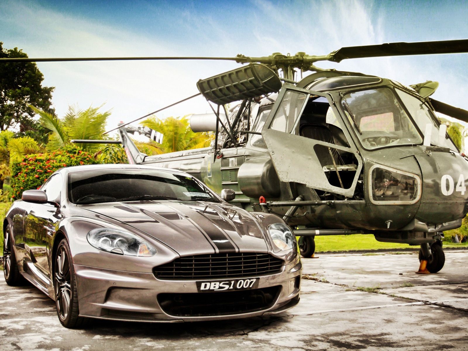 1600x1200 The car James Bond in a helicopter Desktop wallpaper 1600x1200