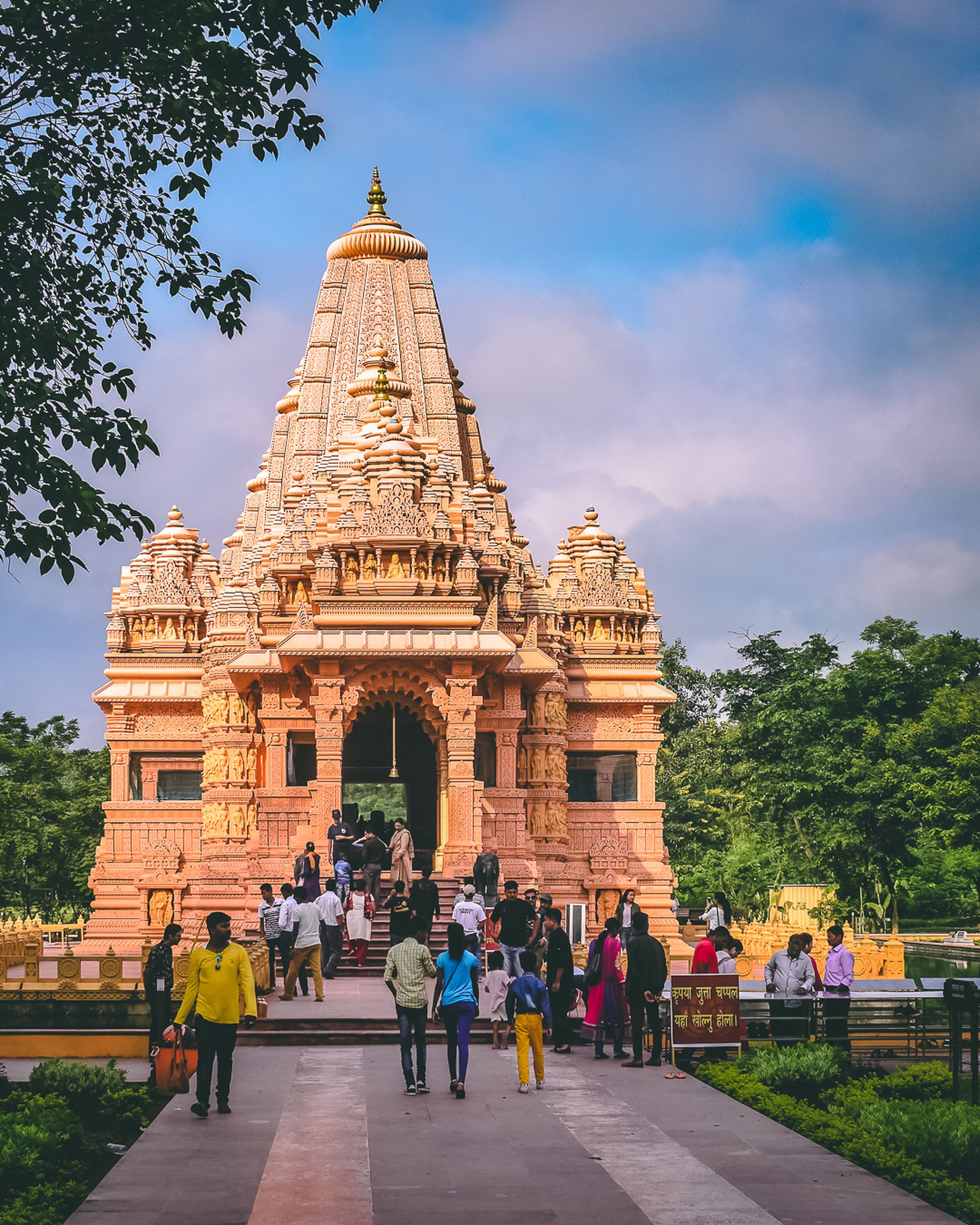 2530x3163 Garden and Shree Khodaldham Mandir behind · Free