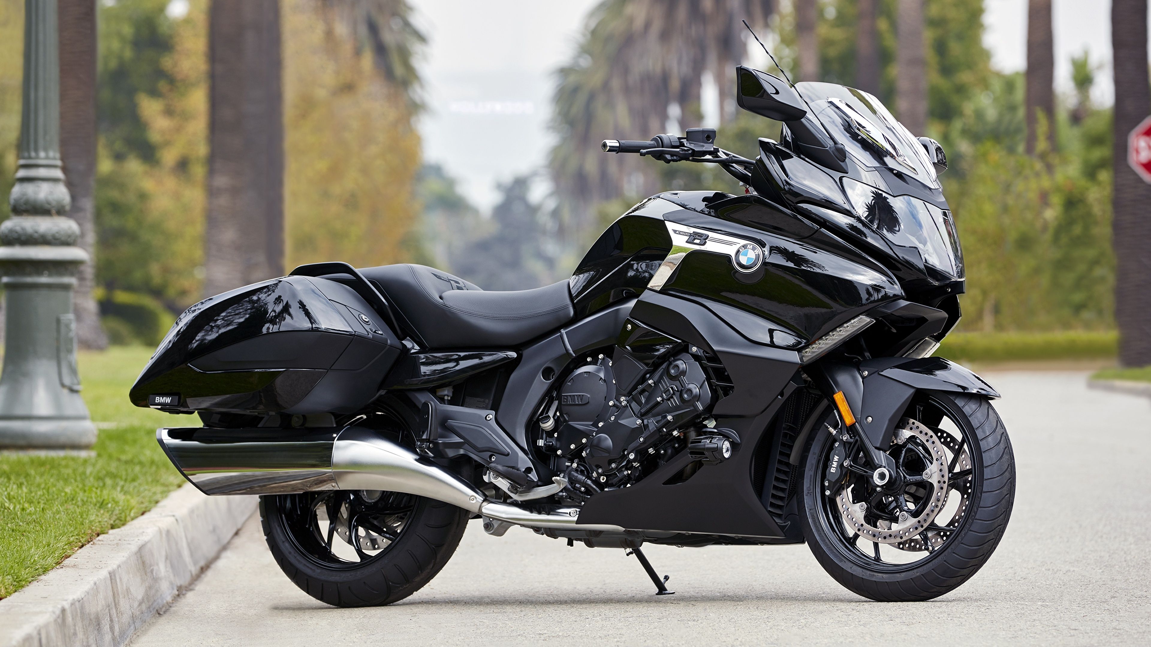3840x2160 BMW K1600 Wallpaper