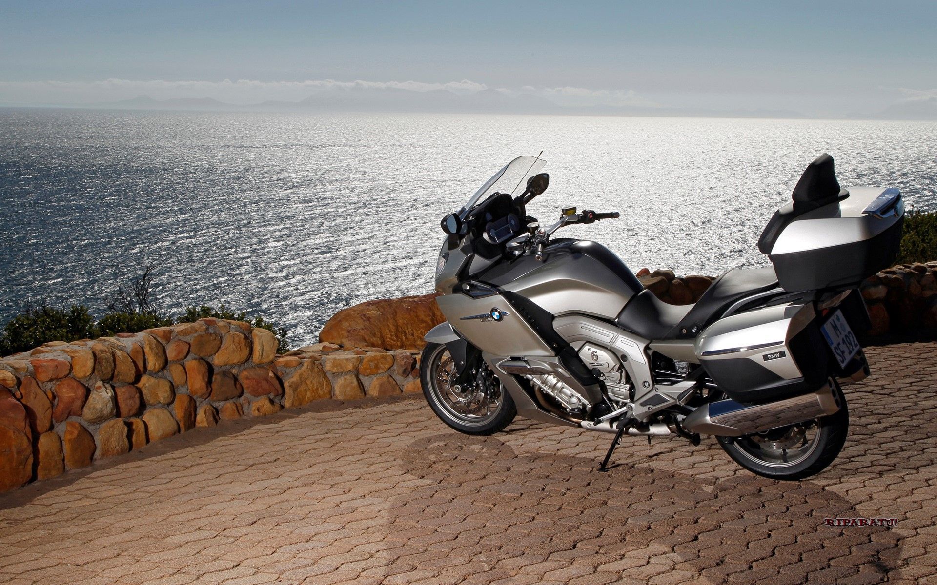 1920x1200 BMW K1600 Wallpaper