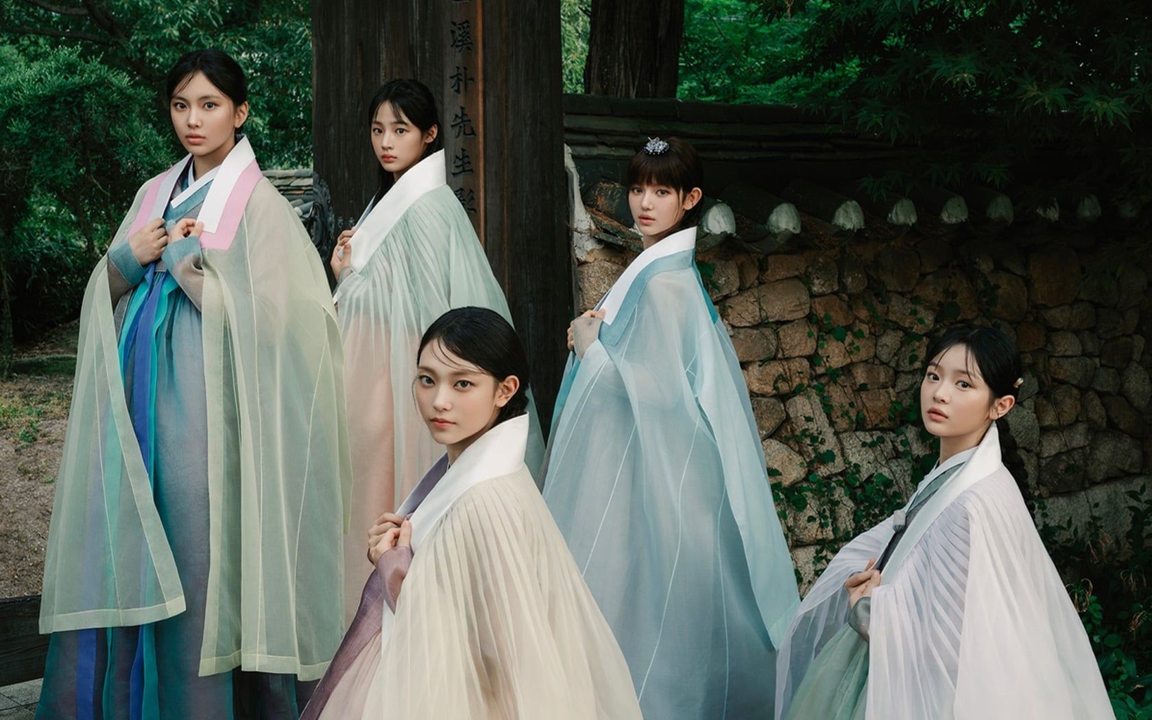 1680x1050 NewJeans greet fans for the Chuseok holiday with stunning Hanbok pictorial