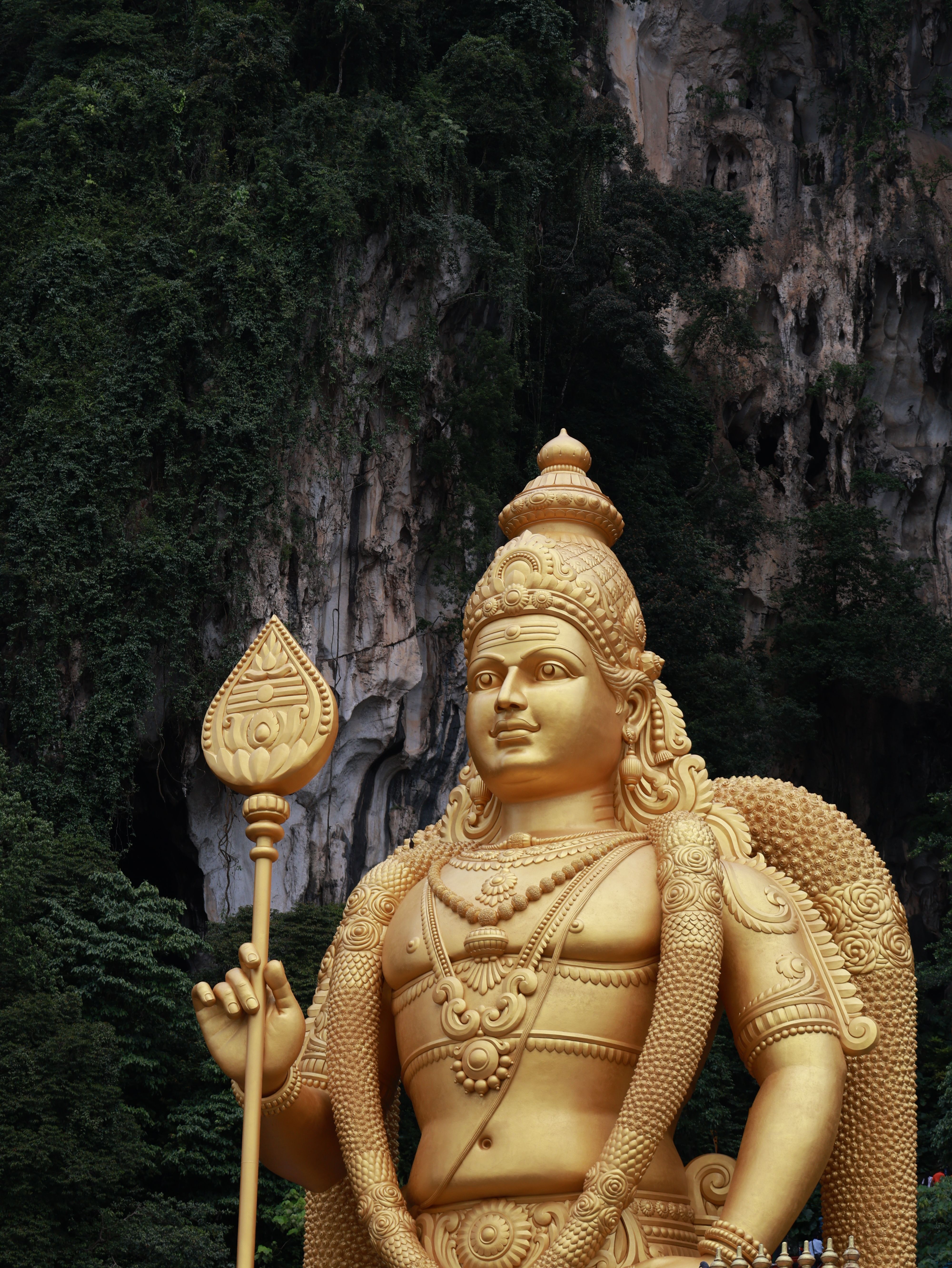 4000x5328 Golden Lord Murugan Statue at Batu Caves · Free