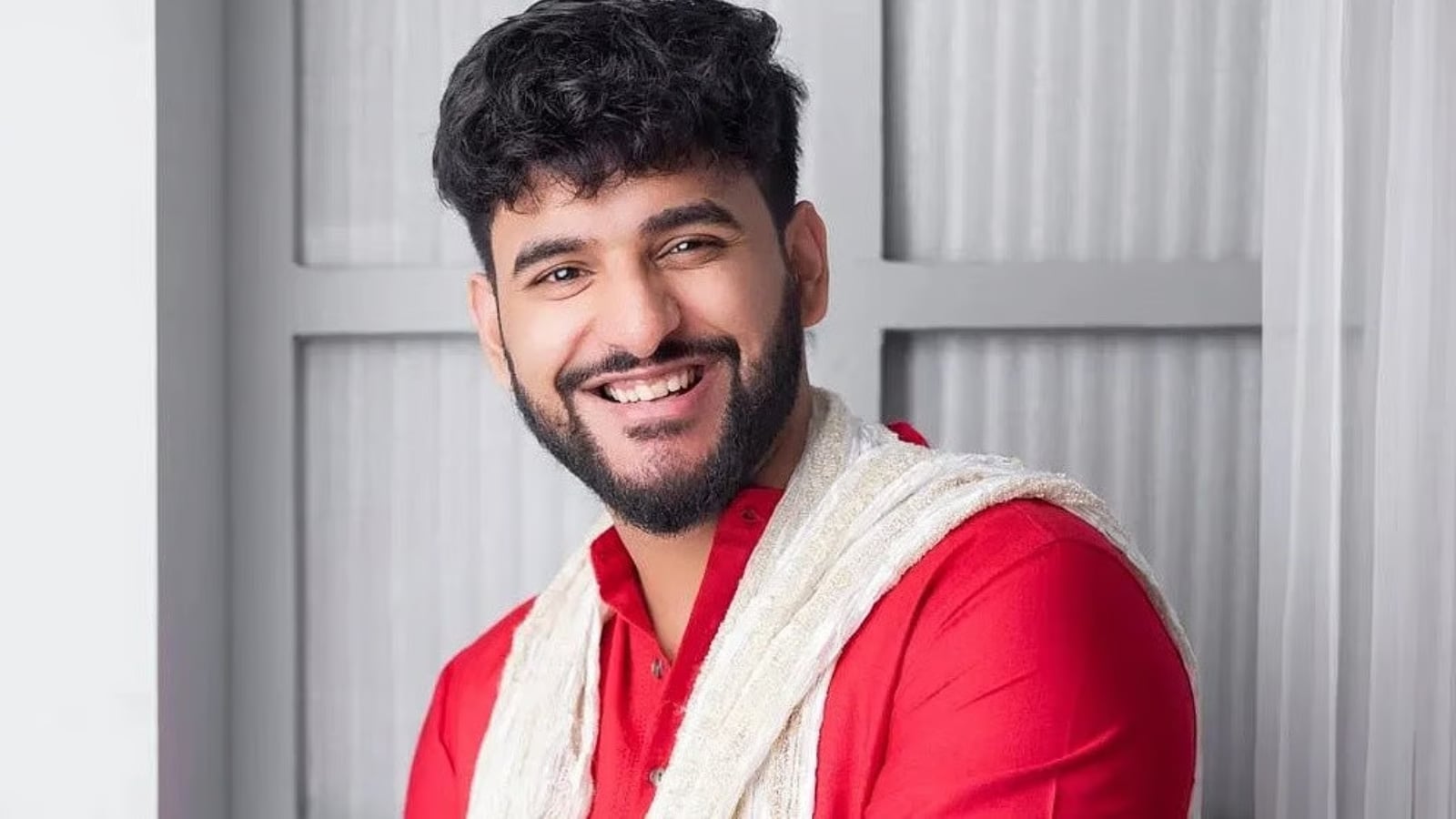 1600x900 Abhishek Malhan Gifts House To A Needy Family, Internet Calls Him 'Man With A Golden Heart'