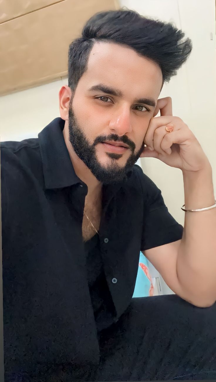 736x1301 Abhishek malhan