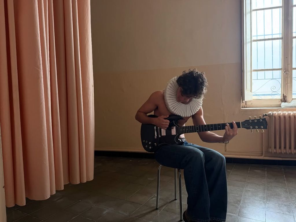 1024x768 Quién es Guitarricadelafuente, el artista que trabajará con Penélope Cruz en la próxima película de Los Javis