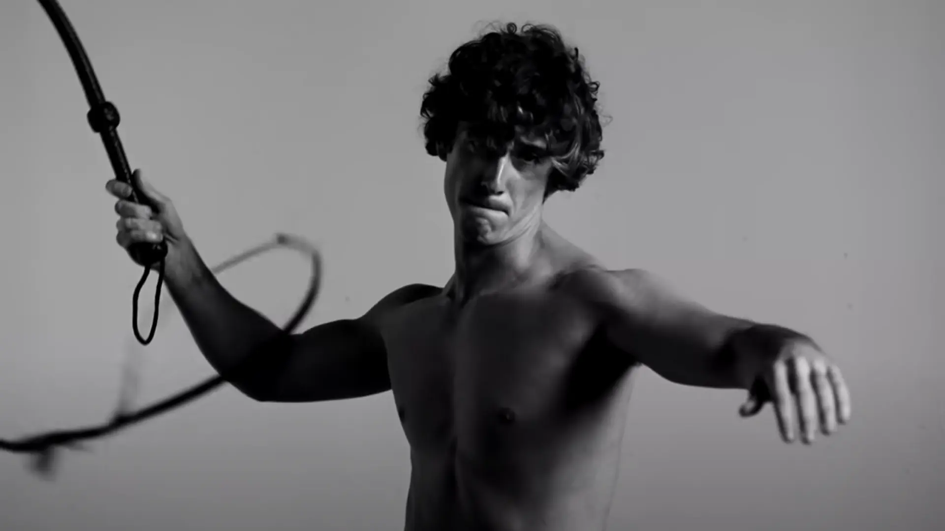 1920x1080 Guitarricadelafuente explora sus deseos en el erótico vídeo de 'Full Time Papi'