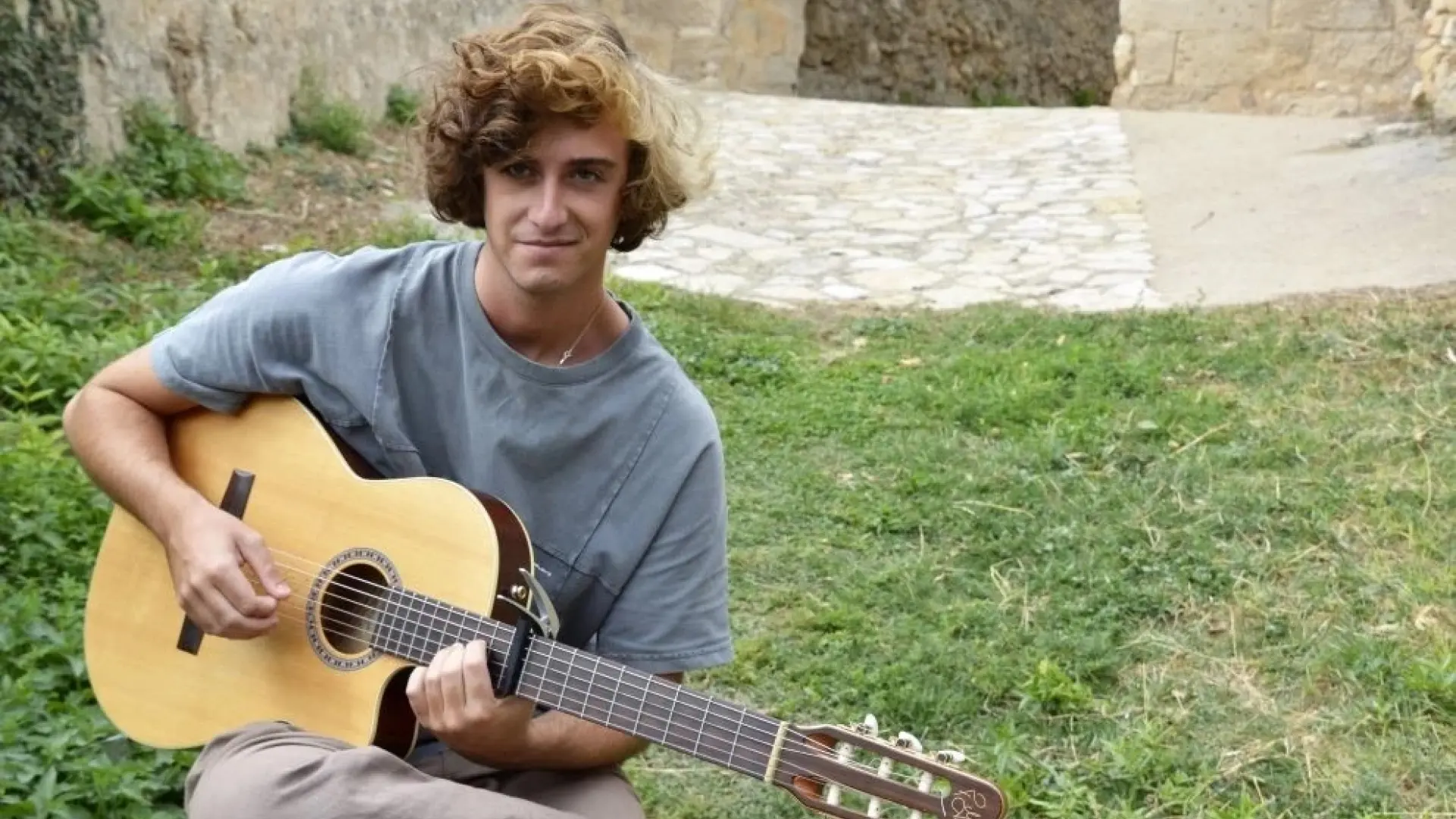 1920x1080 Guitarricadelafuente: «Intento llegar al público con escenas e imágenes emotivas»
