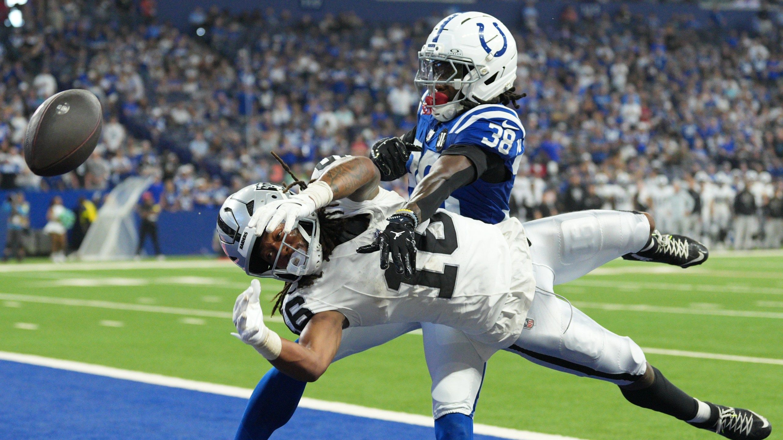 2560x1440 Raiders' No. 1 receiver Meyers stands firm on offseason trade request as team heads into bye week. WCBD News 2