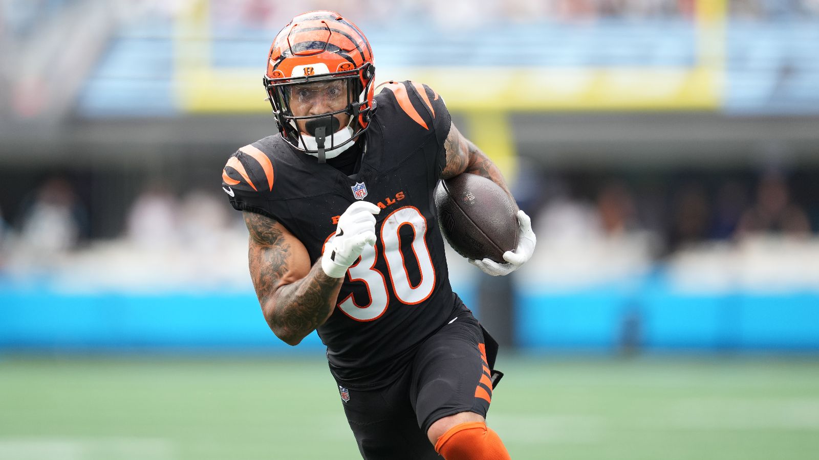 1600x900 Bengals RB Chase Brown Responds To Fan Who Spilled Drink On Him