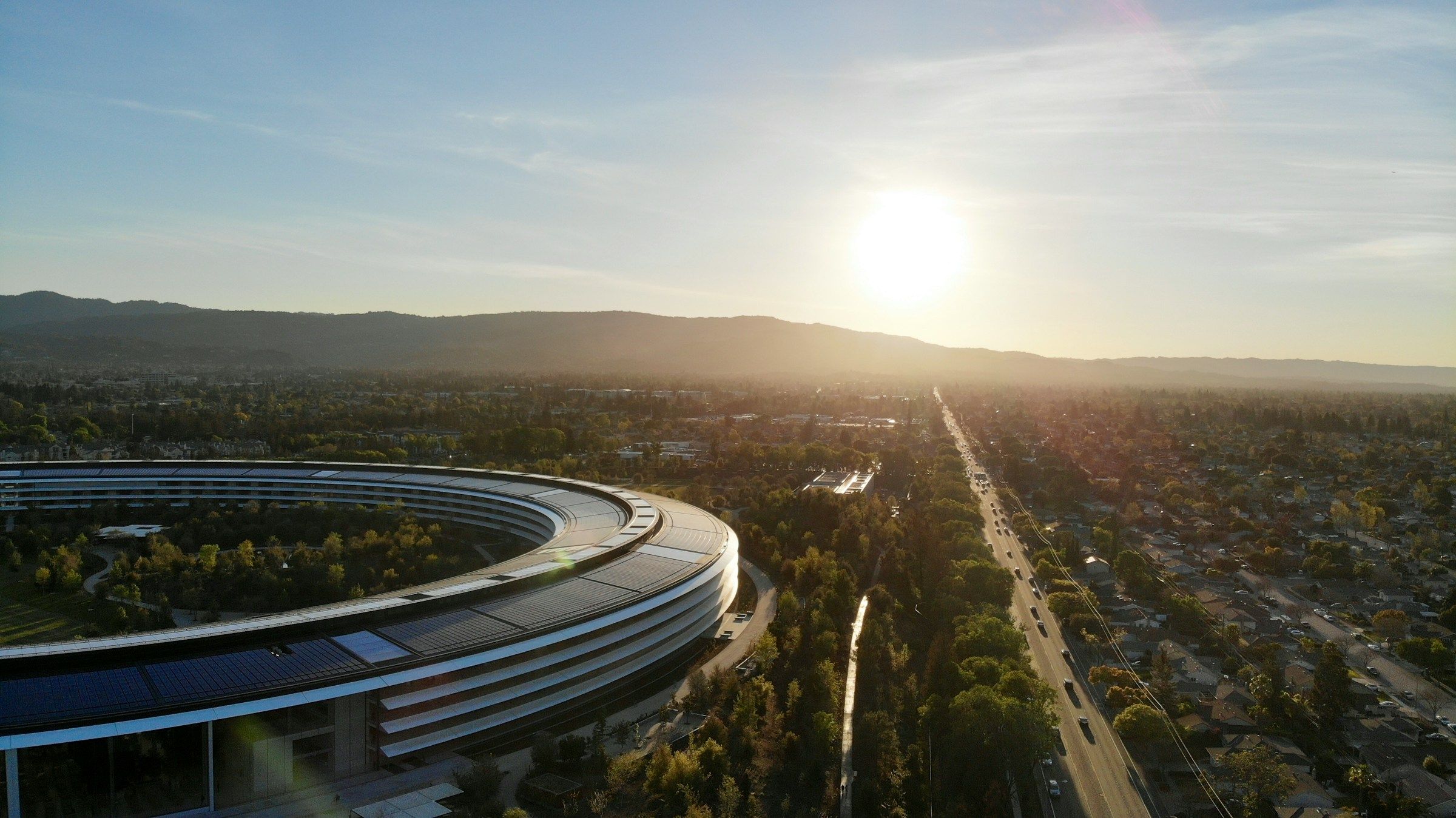 2400x1349 Apple Park's Circular Campus: An Architectural Revolution