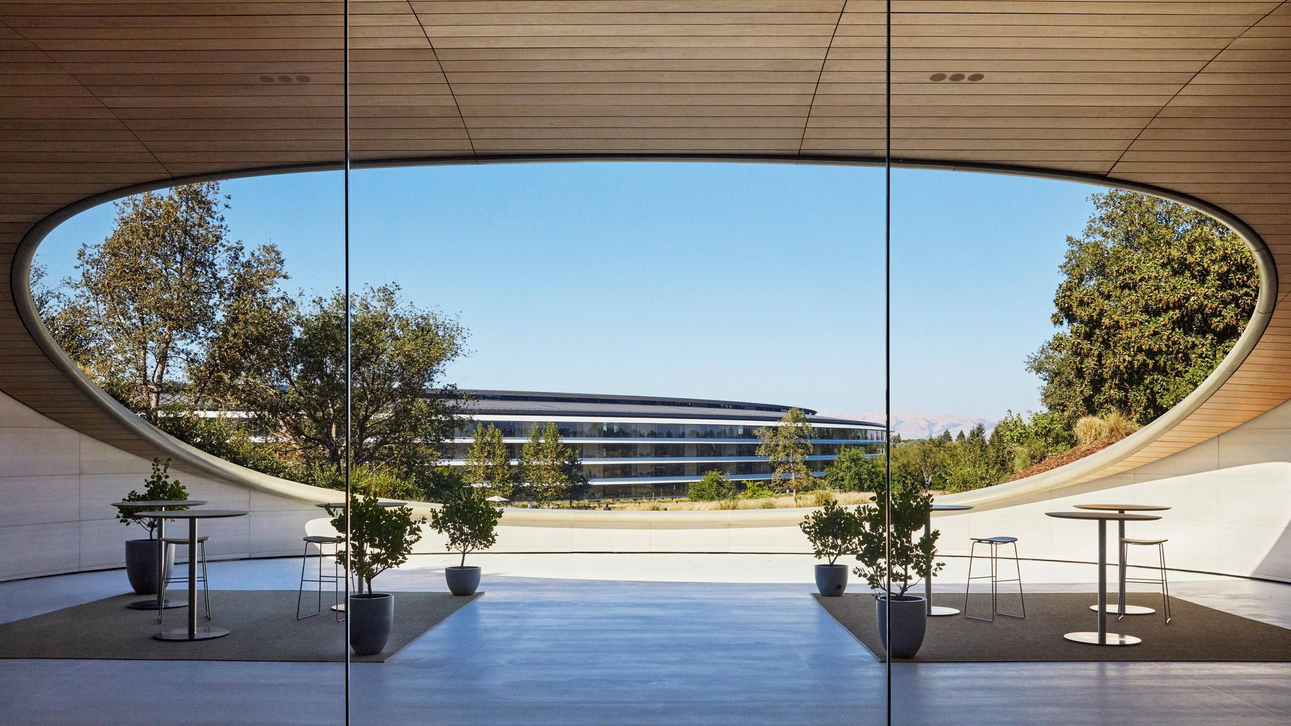 2560x1440 Tour Apple Park Observatory in Cupertino. Wallpaper*