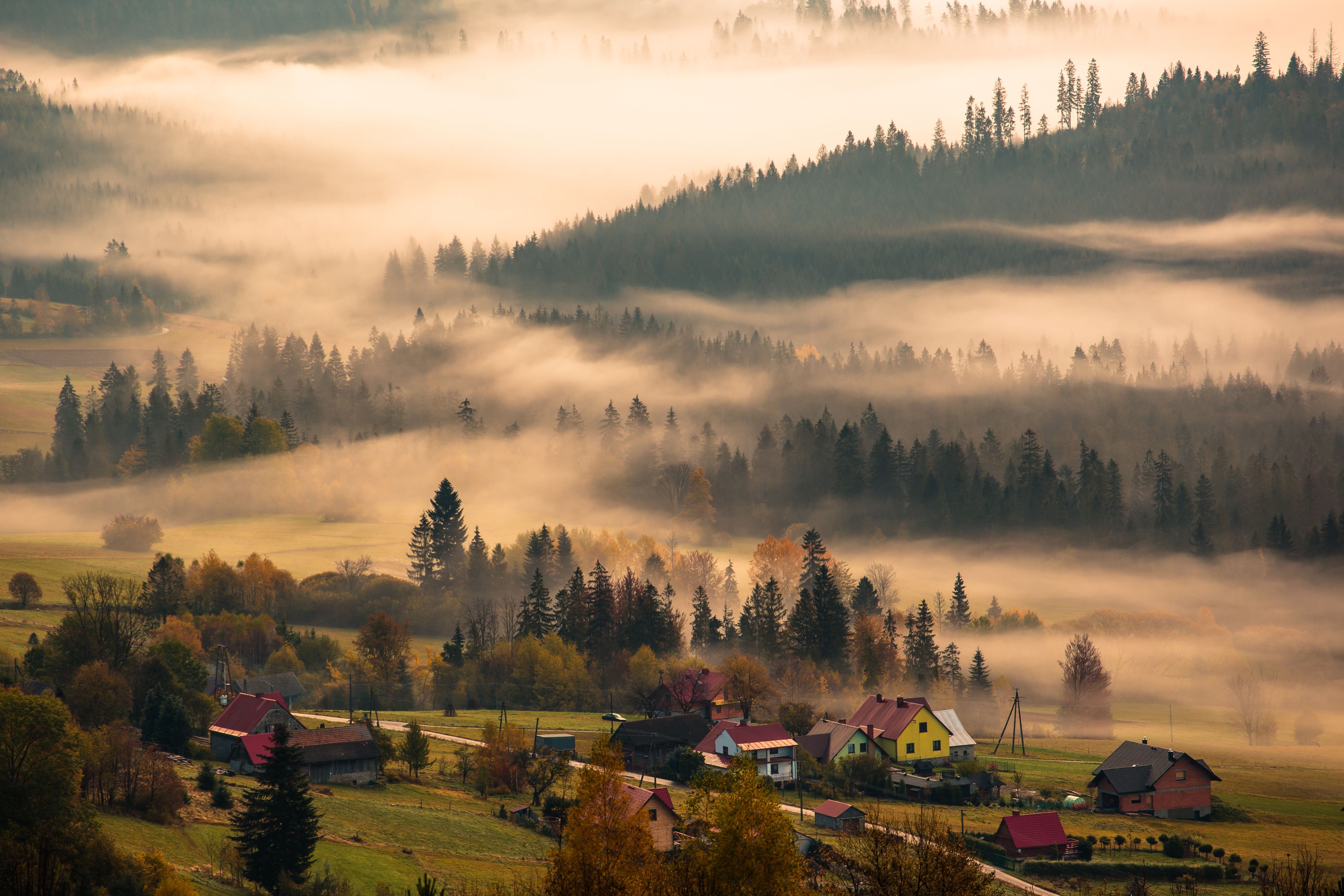 5119x3413 Misty Village Landscape in Autumn · Free
