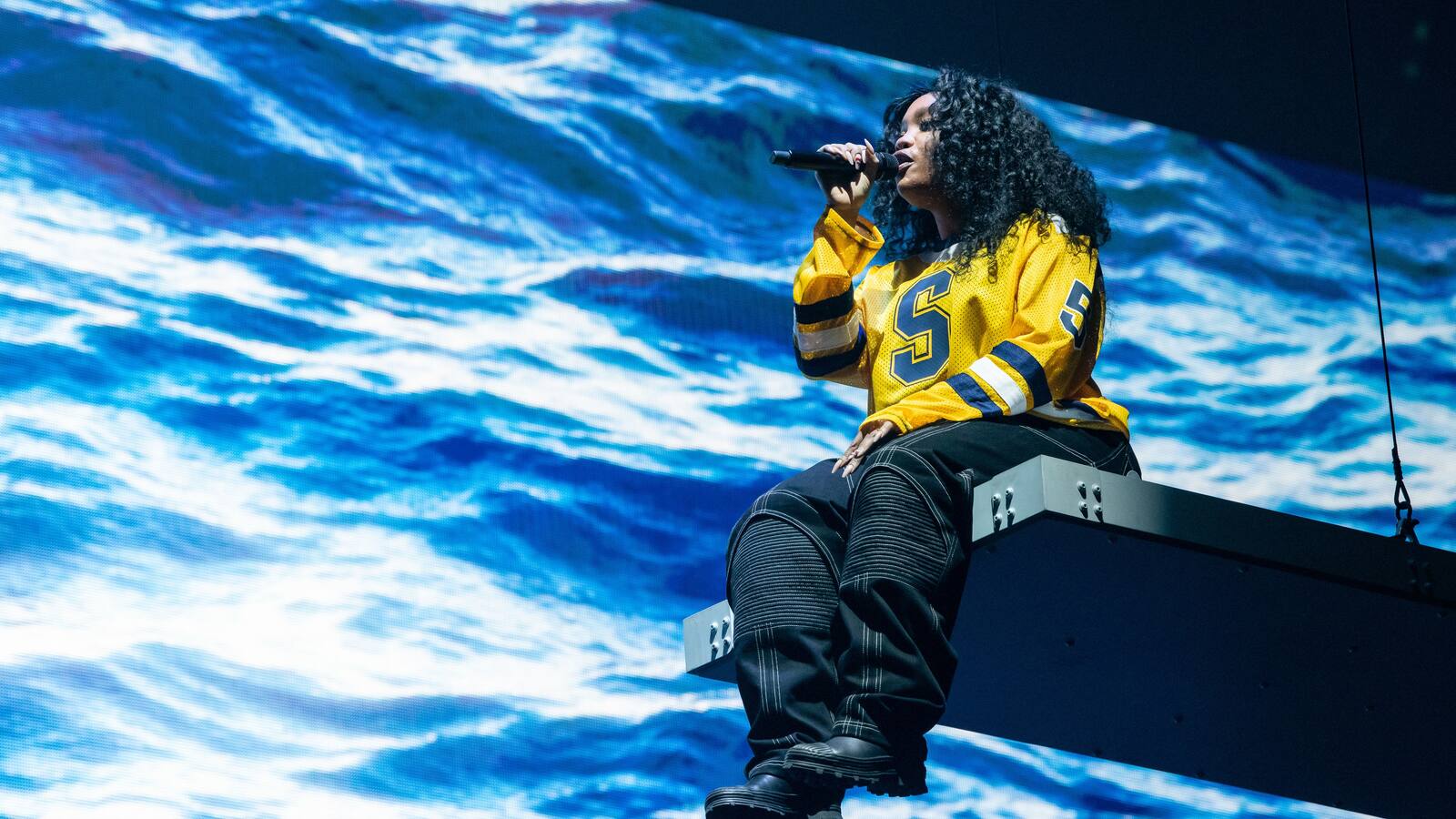 1600x900 SZA Brings Her Woozy, Hip Hop Inflected R&B To Capital One Arena Washington Post