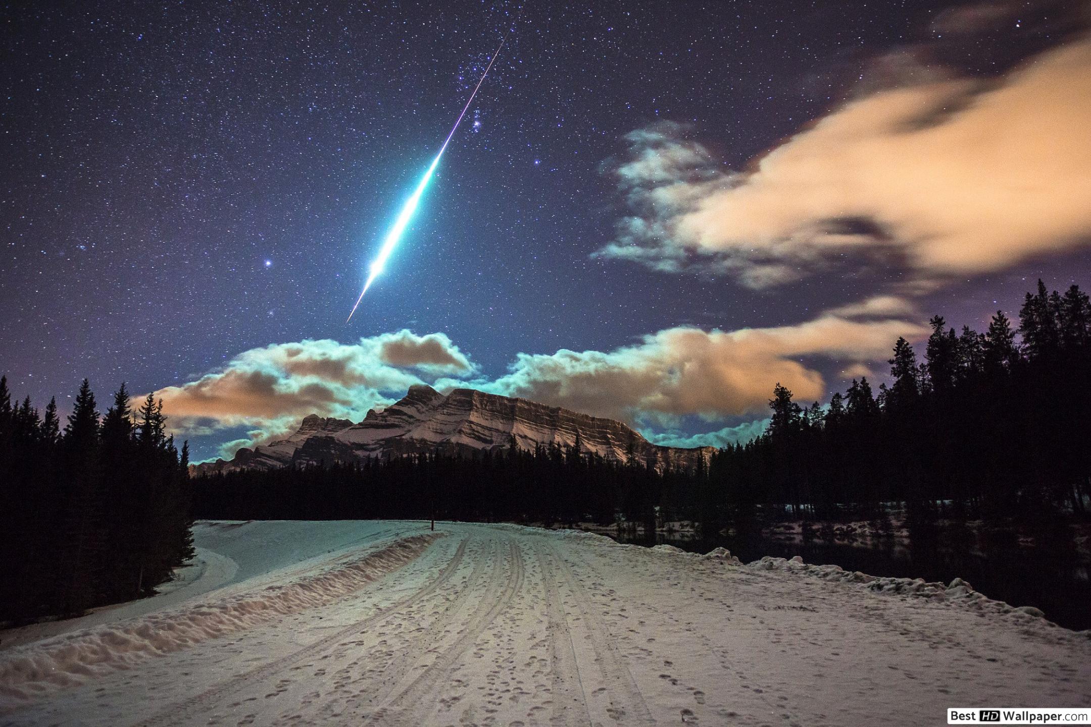 2160x1440 Shooting Star in Winter Night Sky HD wallpaper download