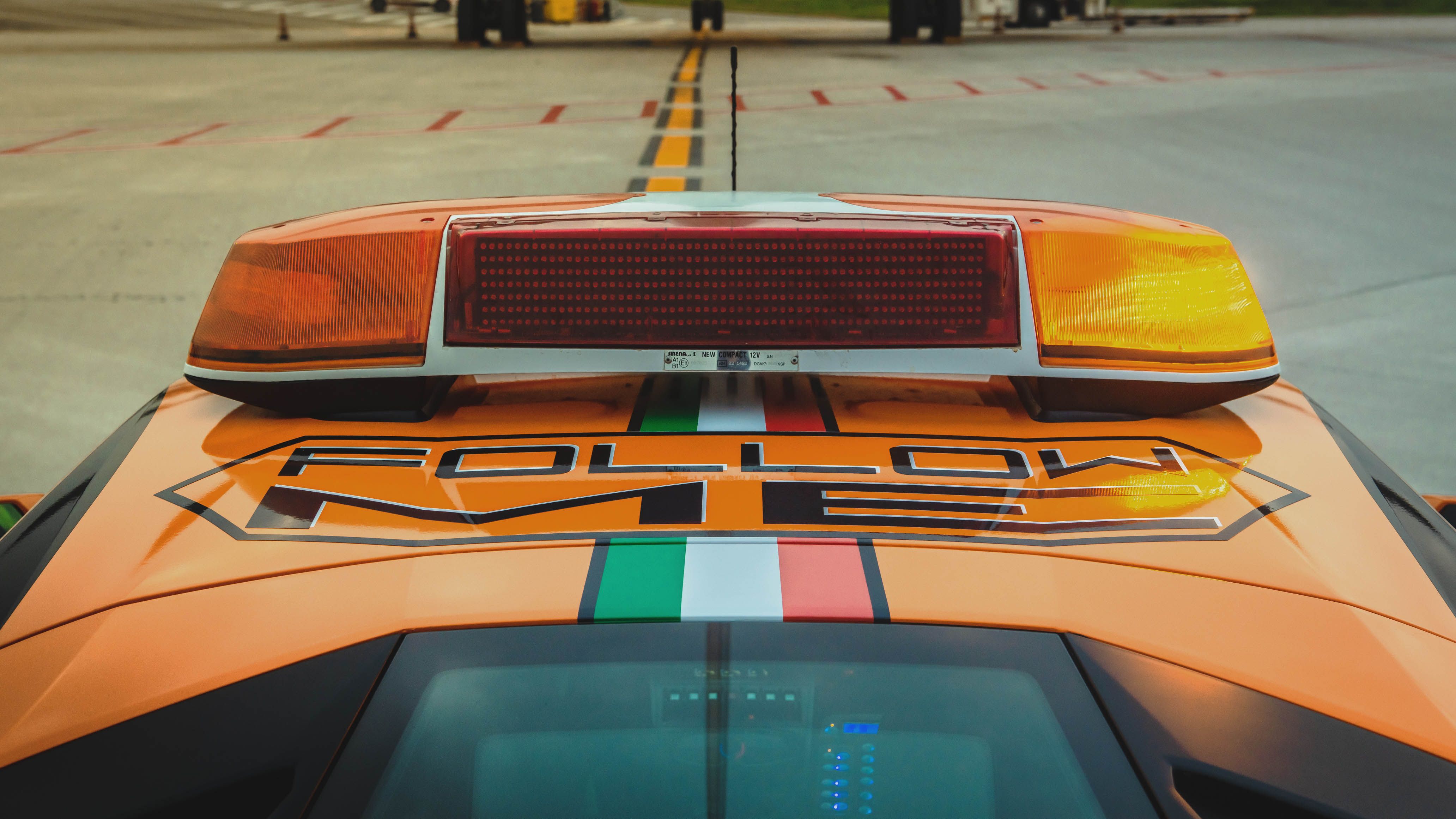 4128x2322 Bologna Airport has a Lamborghini Huracán