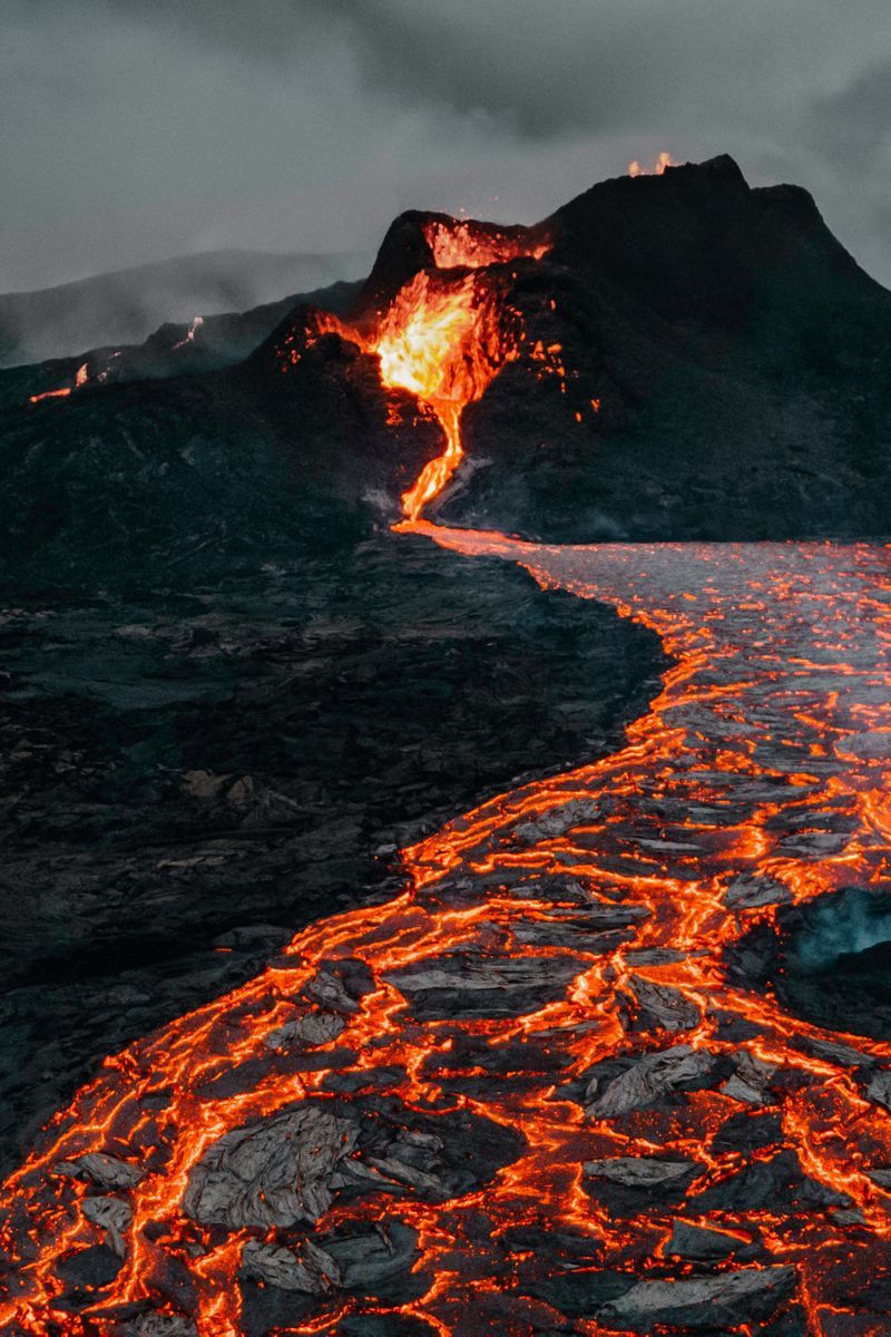 800x1200 Download Wallpaper 800x1200 Volcano, Eruption, Lava, Stones, Hot Iphone 4s 4 For Parallax HD Background