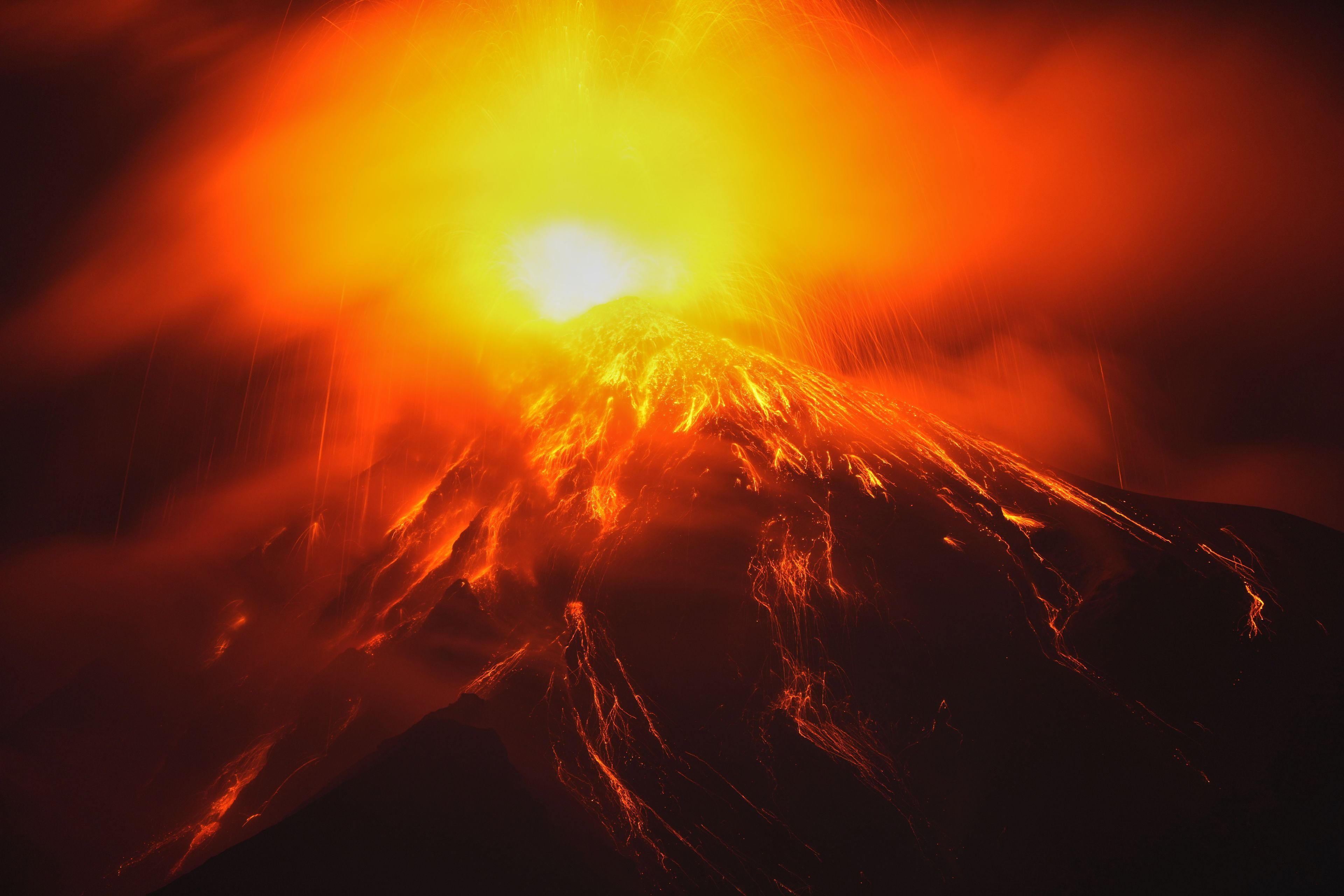 3840x2560 Guatemala's Fuego volcano erupts and other top photo from L