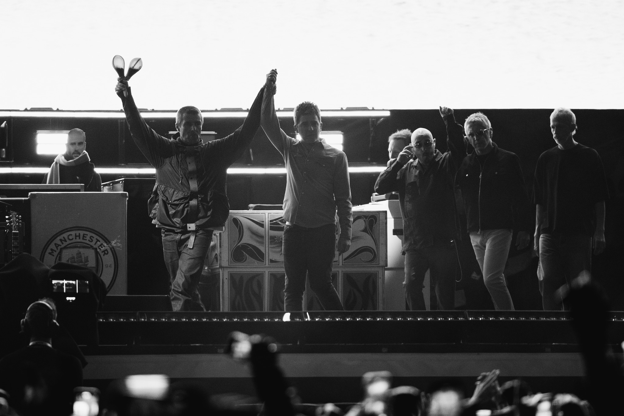 2048x1366 Oasis '25: Opinion : At The Barrier