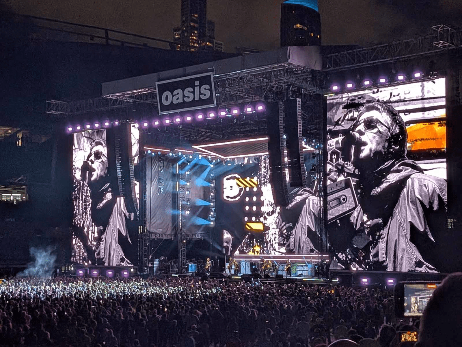 1600x1200 Different Stage Setups for Live '25