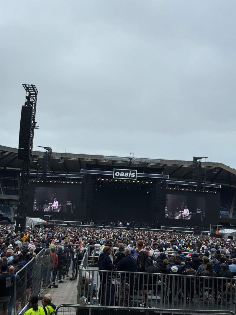 800x1066 Oasis Concert & Tour Photo