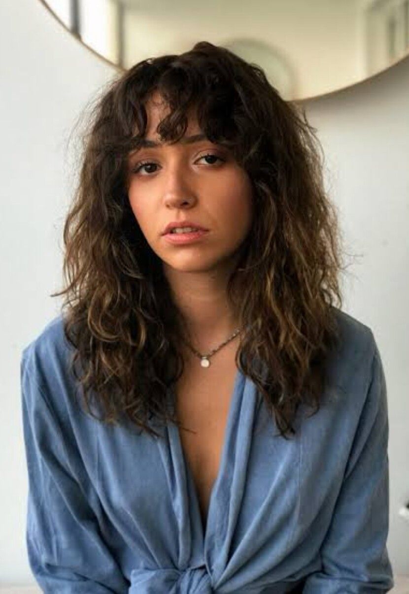 830x1206 Zeynep Bastık Wallpaper